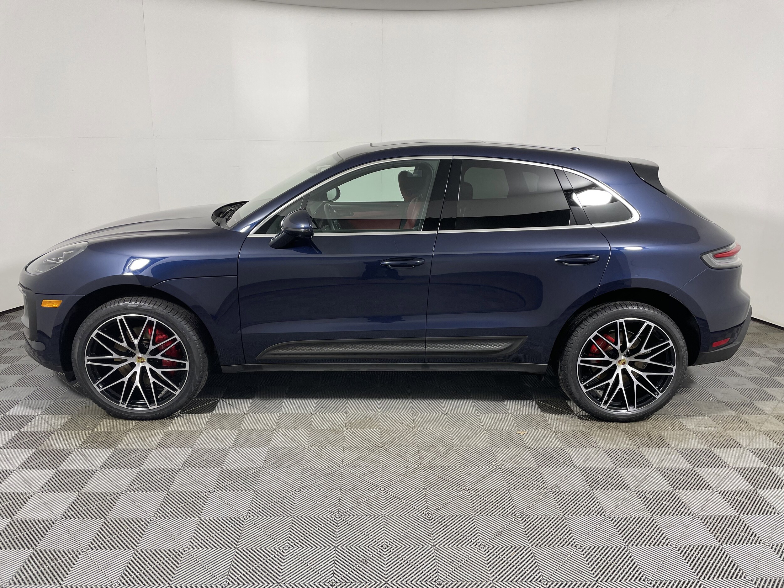 2022 Porsche Macan S photo 2
