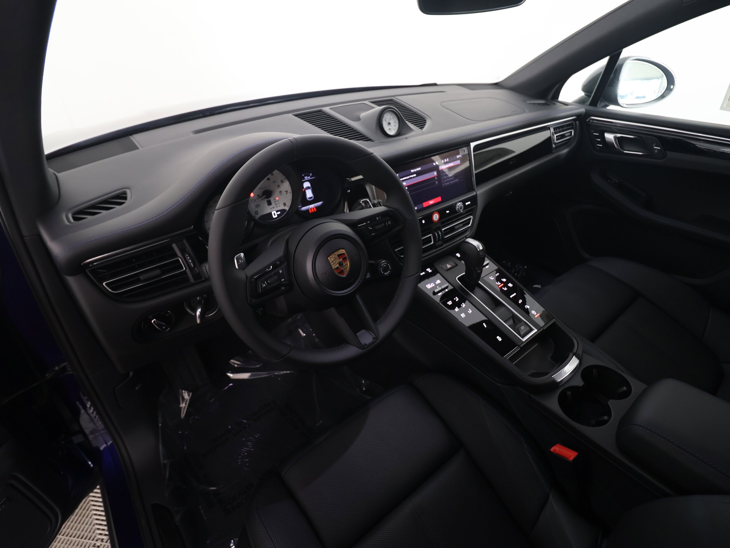 2025 Porsche Macan T photo 4