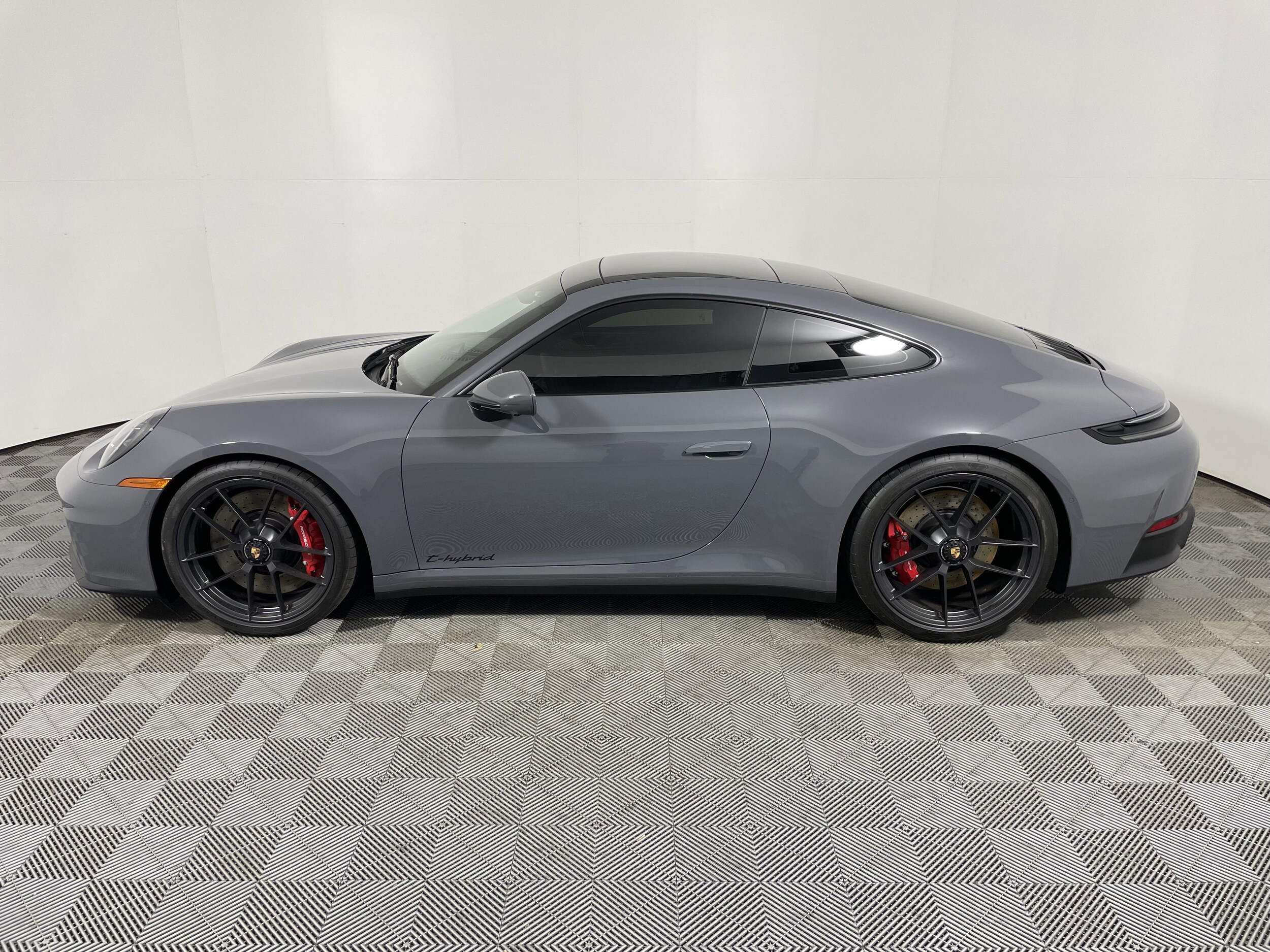 2026 Porsche 911 GTS photo 2