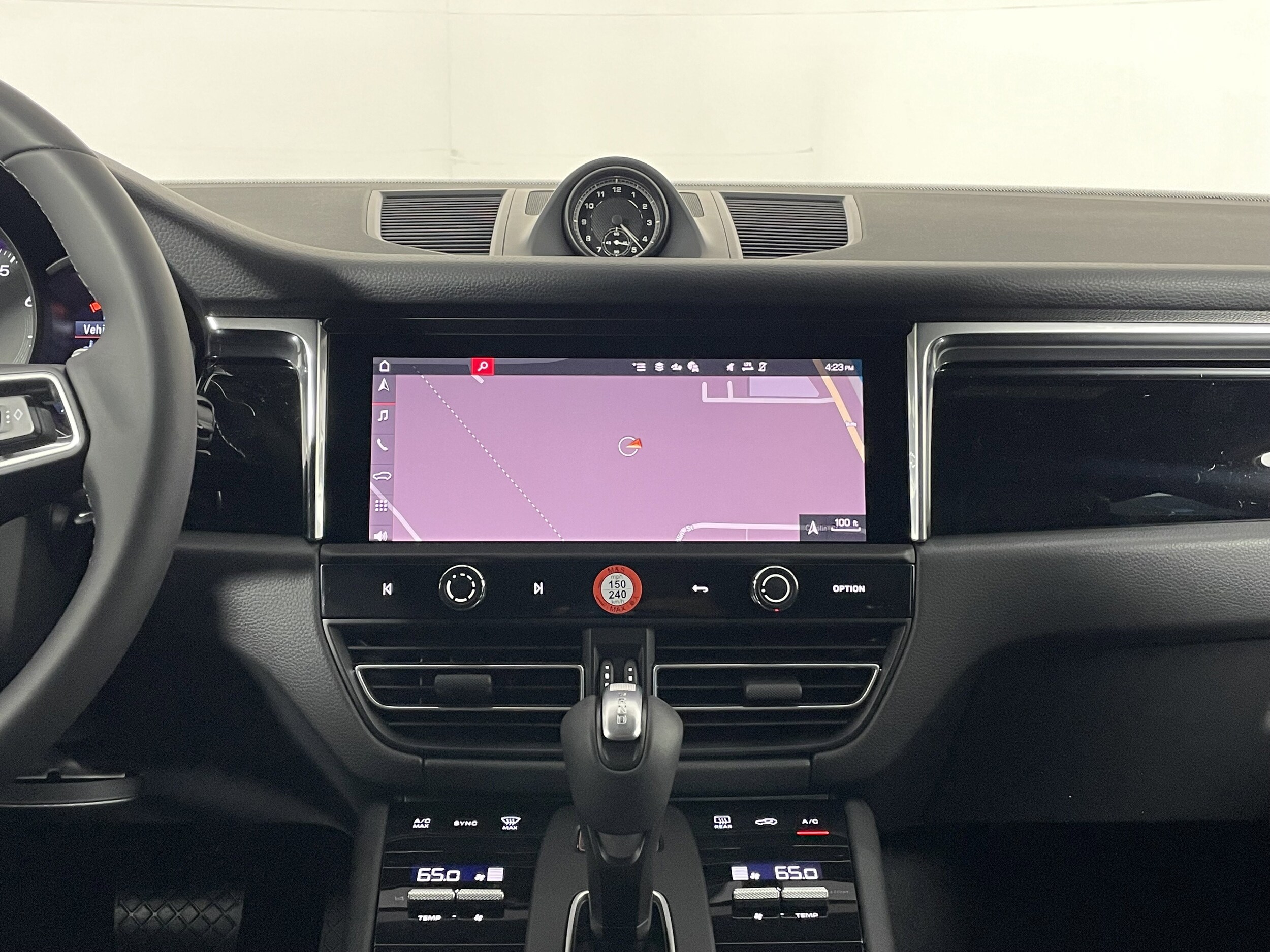 2026 Porsche Macan - Photo 19