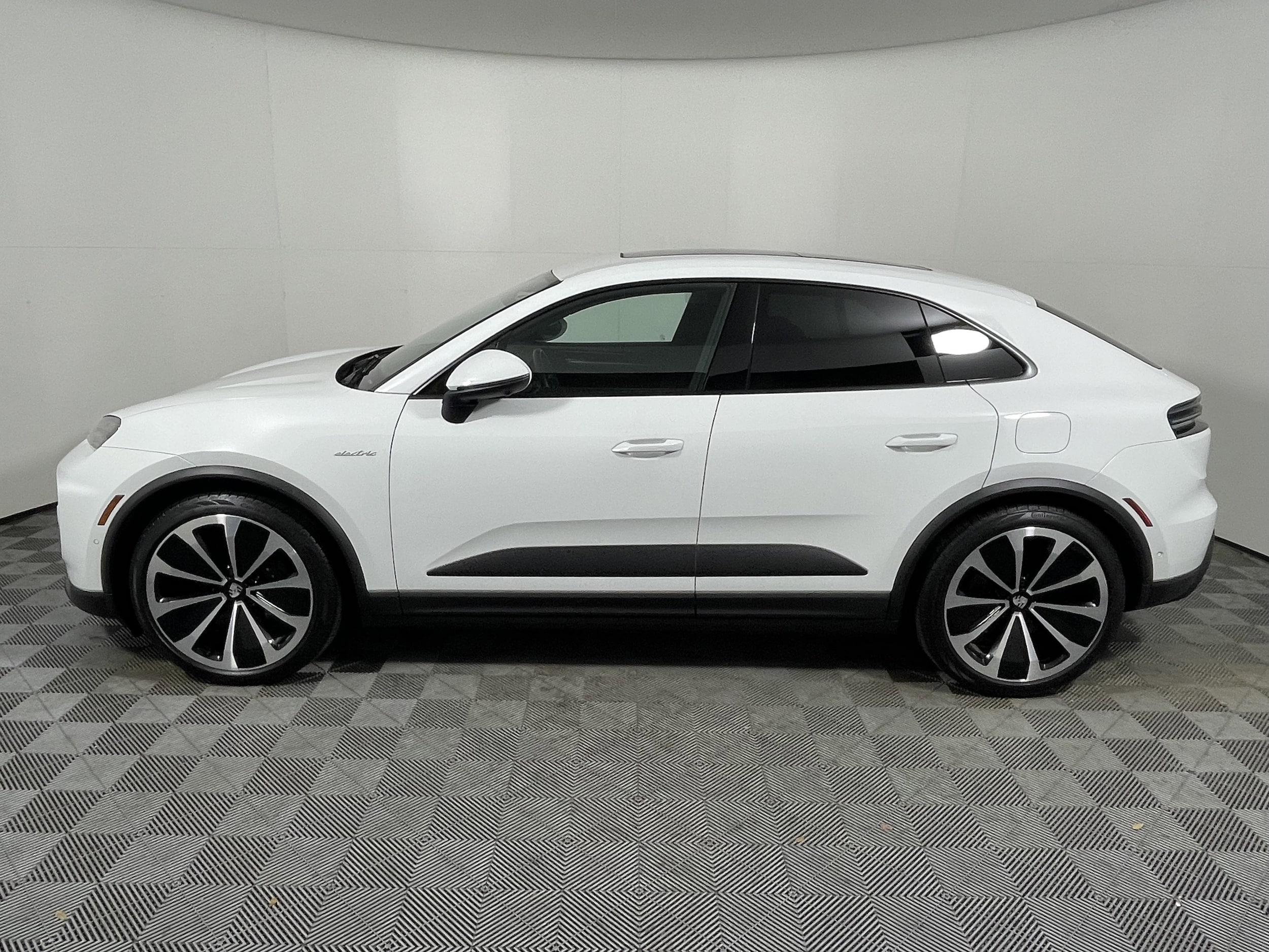 Certified 2025 Porsche Macan Base with VIN WP1AD2XA0SL076575 for sale in Melbourne, FL