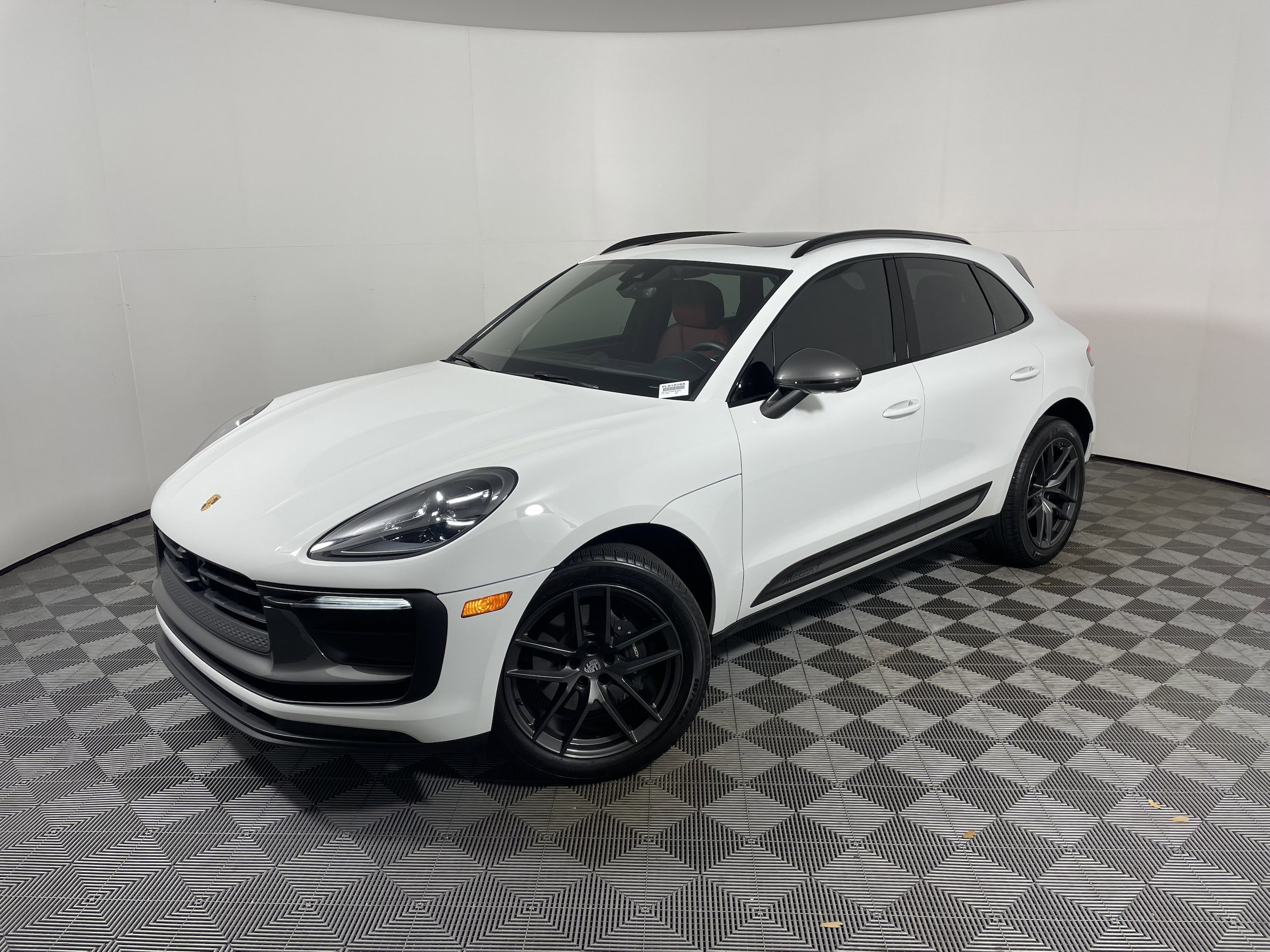 2023 Porsche Macan T's photo