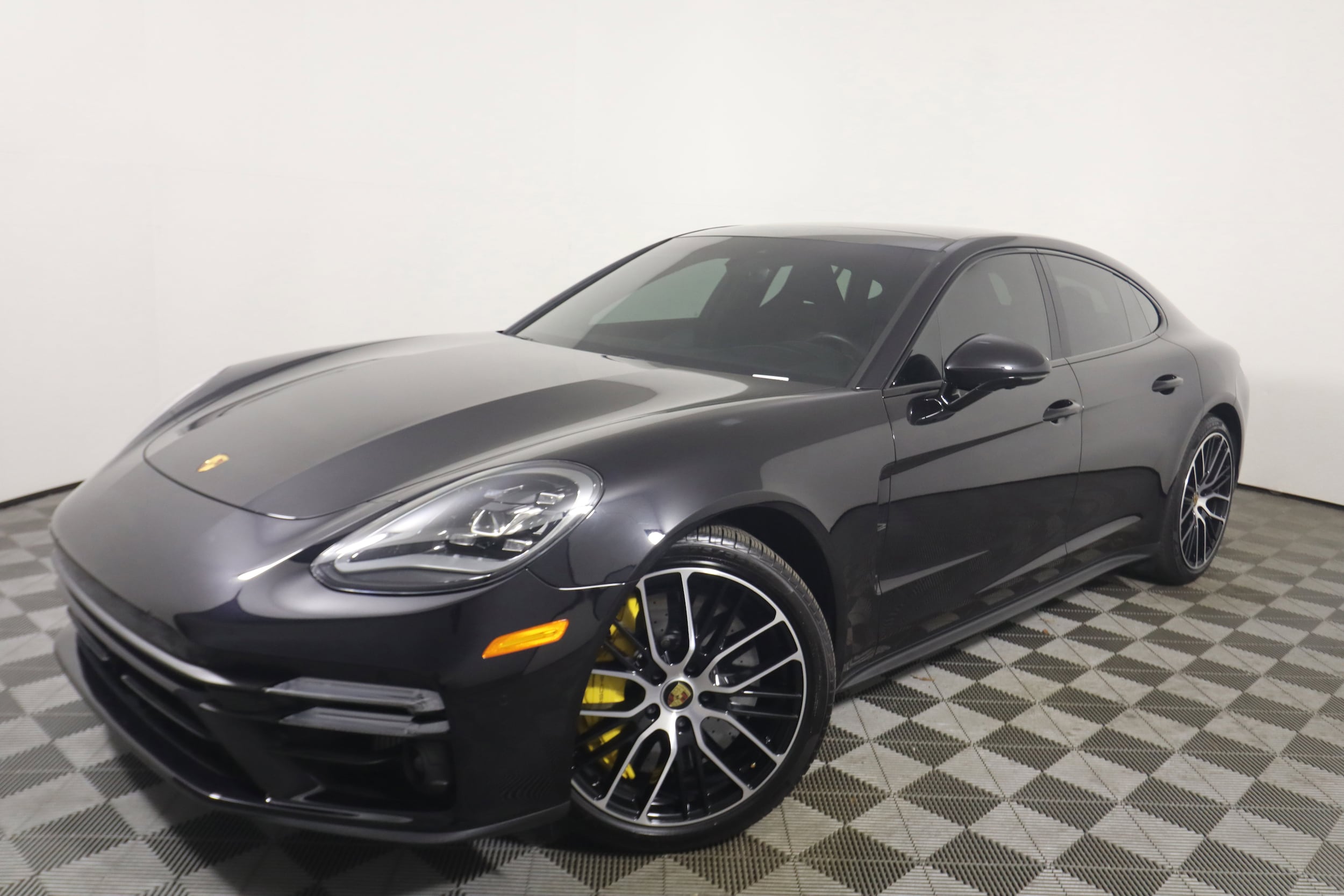 2022 Porsche Panamera Turbo S's photo