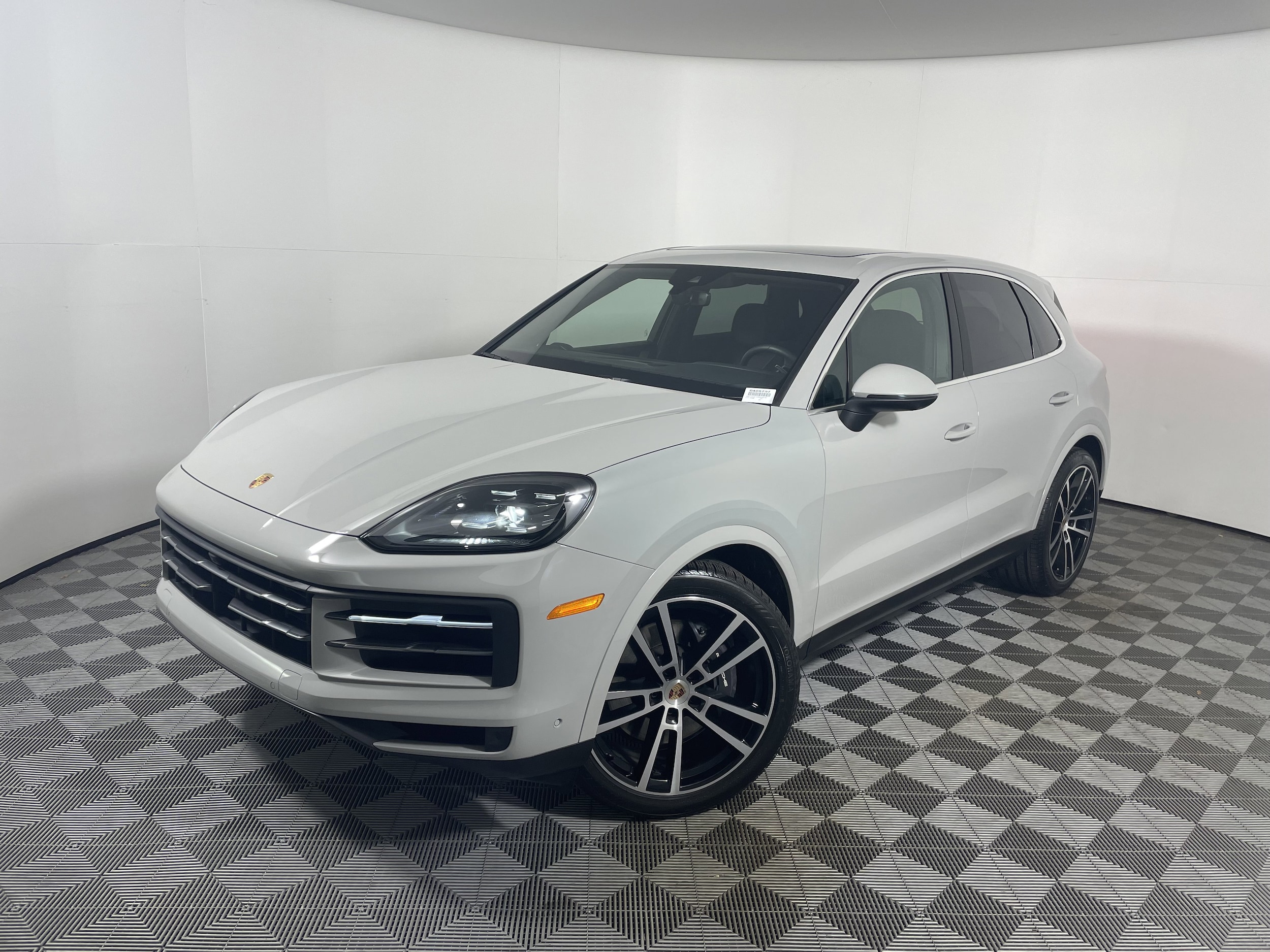 2025 Porsche Cayenne Base's photo