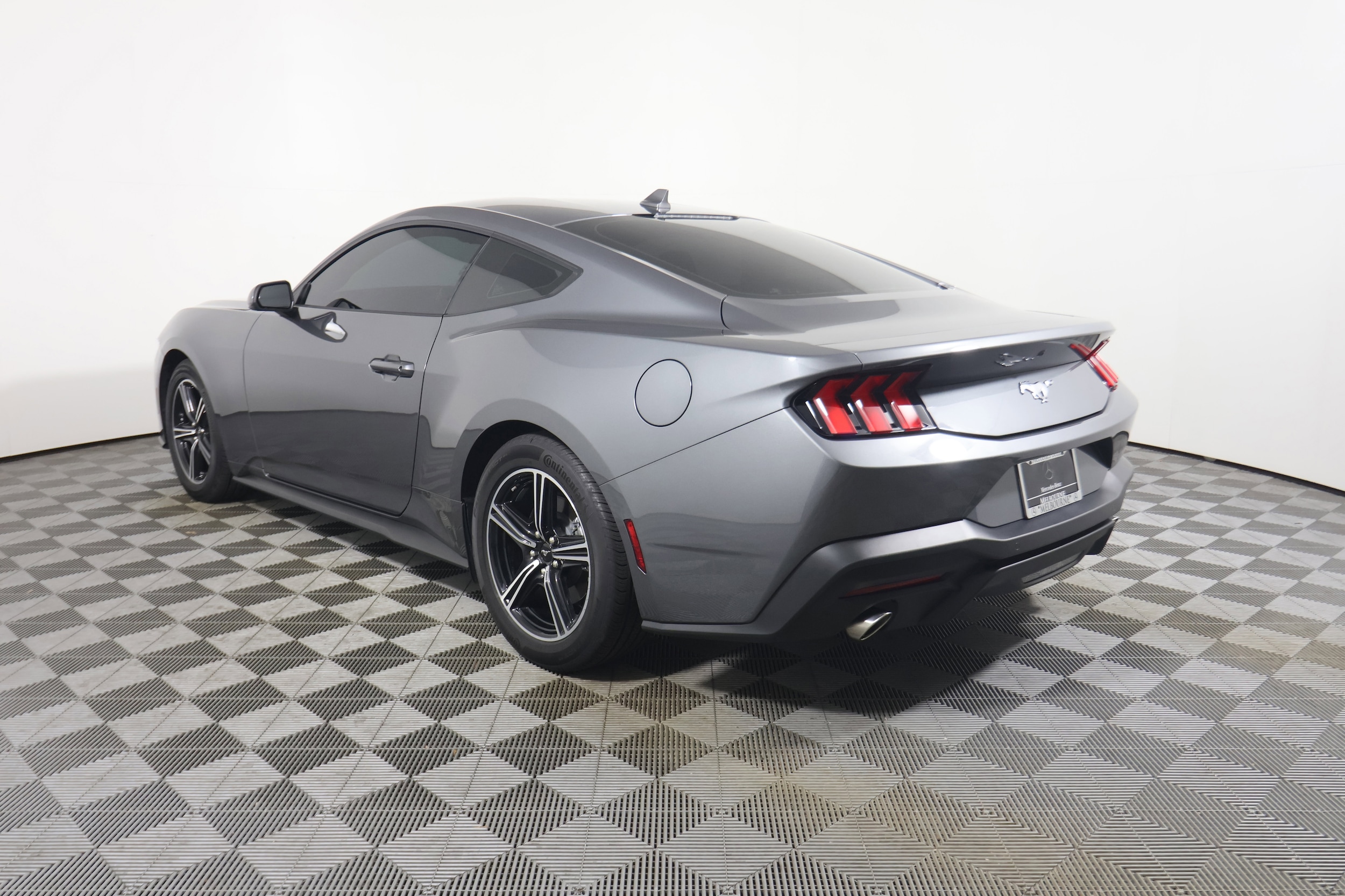 2025 Ford Mustang EcoBoost photo 3