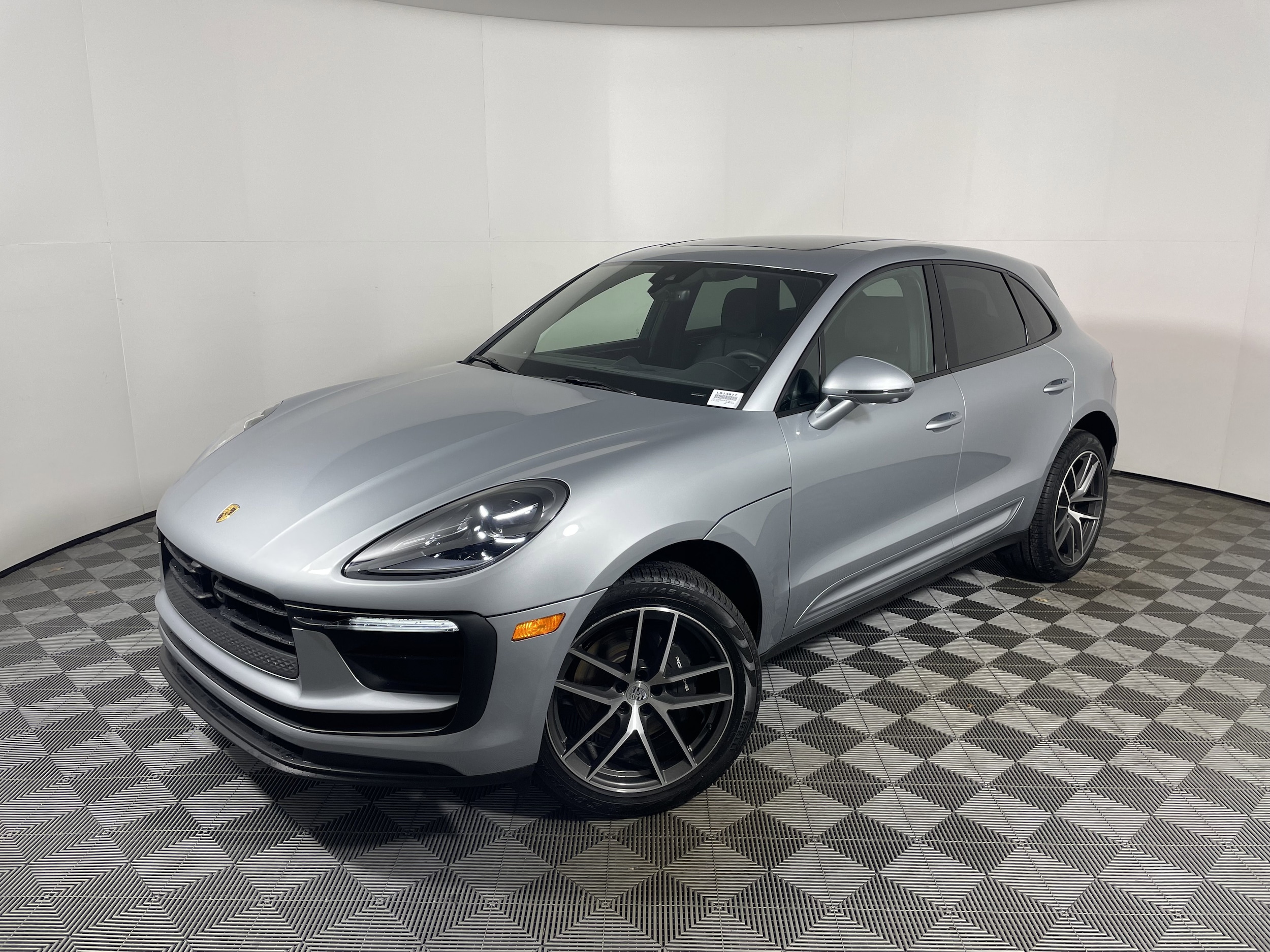 2025 Porsche Macan's photo