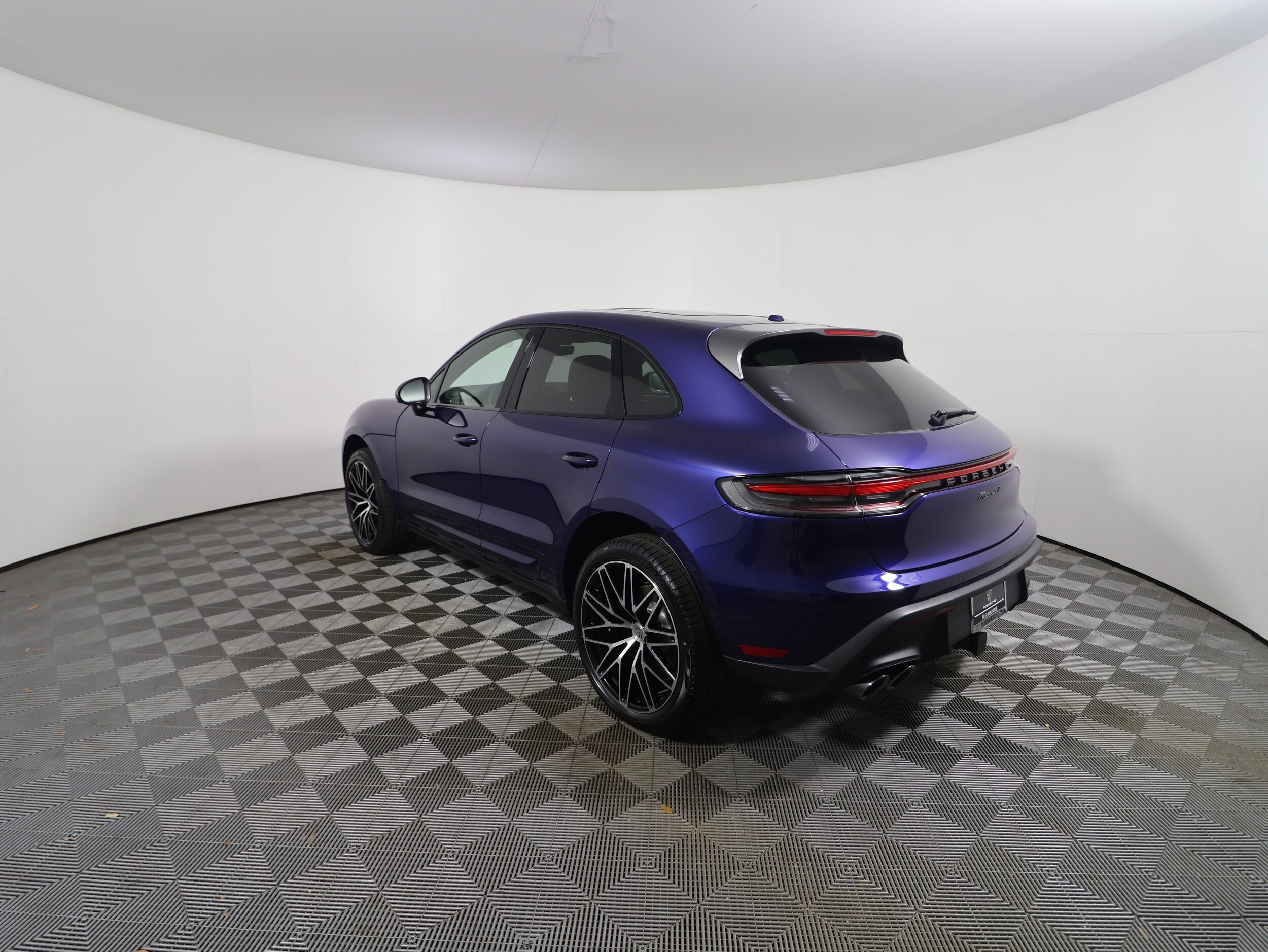 2025 Porsche Macan T photo 3