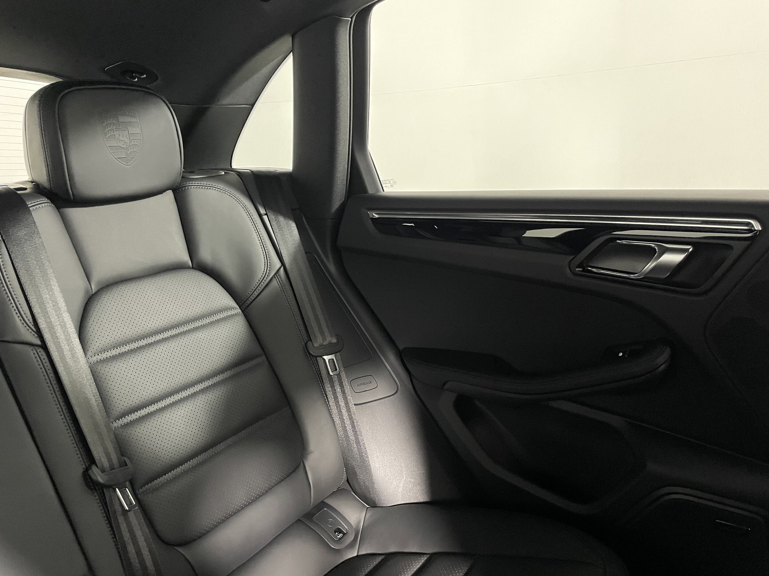 2026 Porsche Macan - Photo 17