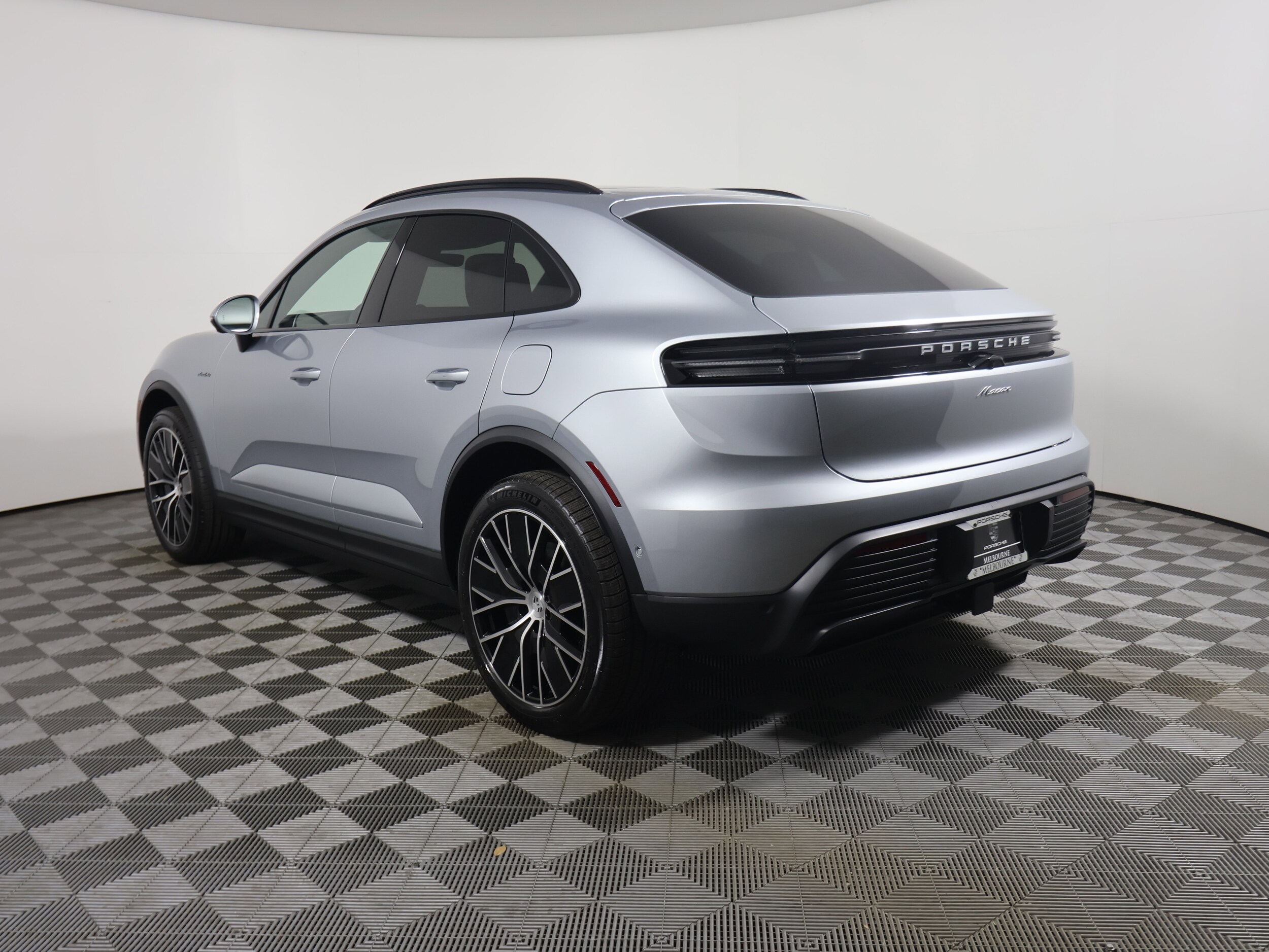 2025 Porsche Macan Electric photo 3