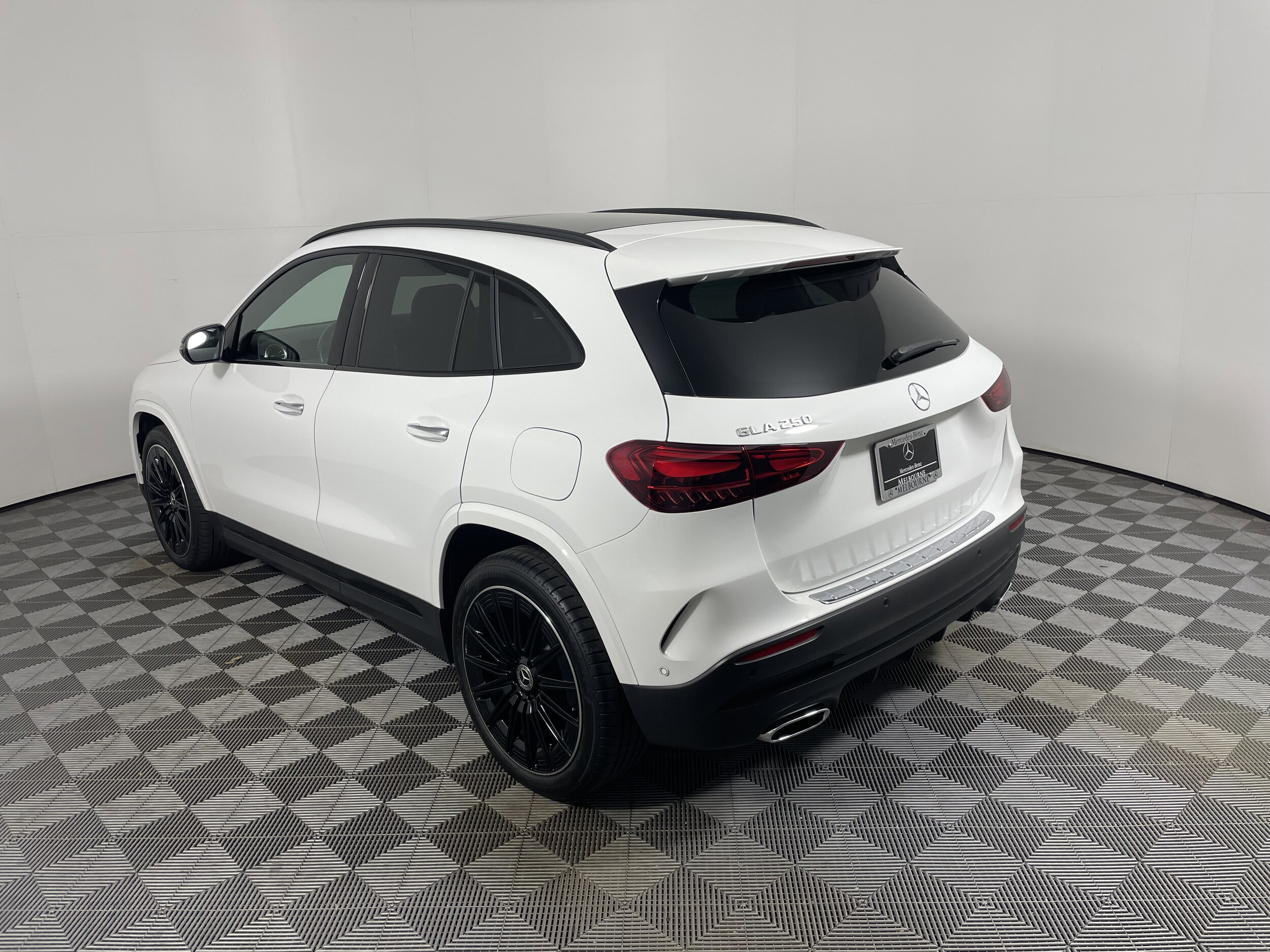2025 Mercedes Benz GLA 250 photo 3