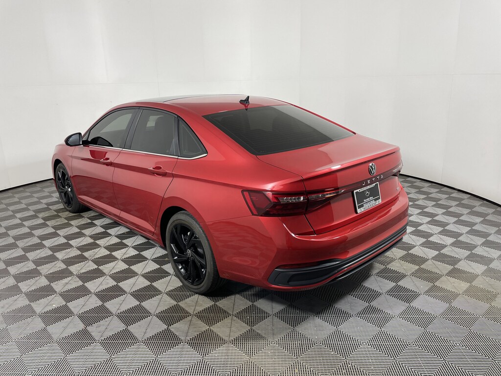 Used 2025 Volkswagen Jetta SE Auto Sedan