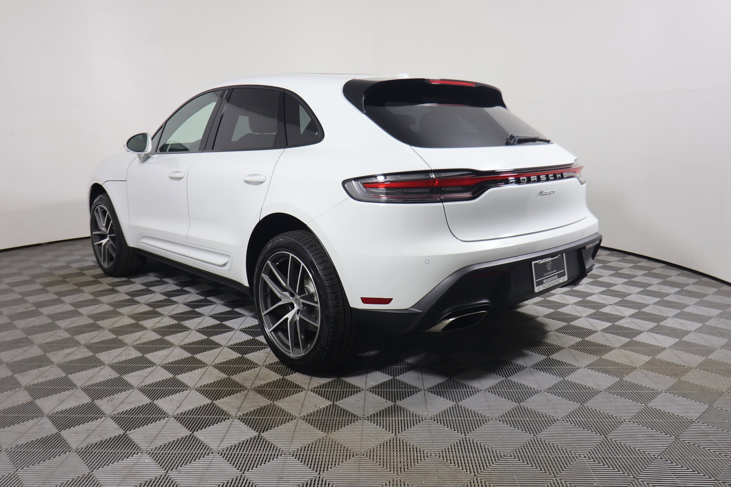 2026 Porsche Macan T photo 3