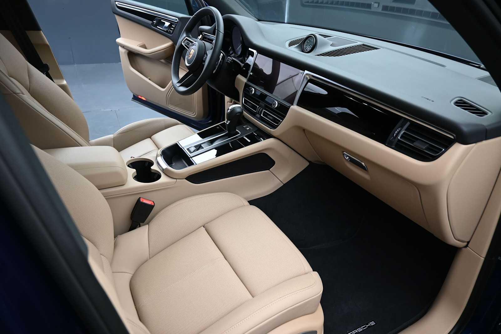 Thumbnail: 2026 Porsche Macan - 19