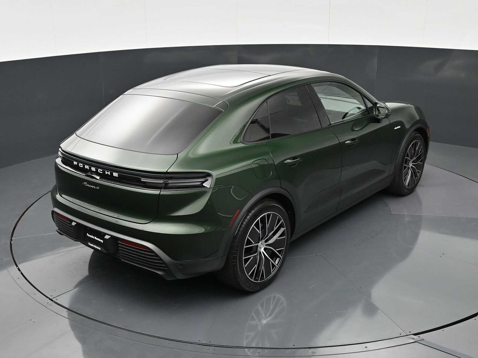 Thumbnail: 2026 Porsche Macan - 34