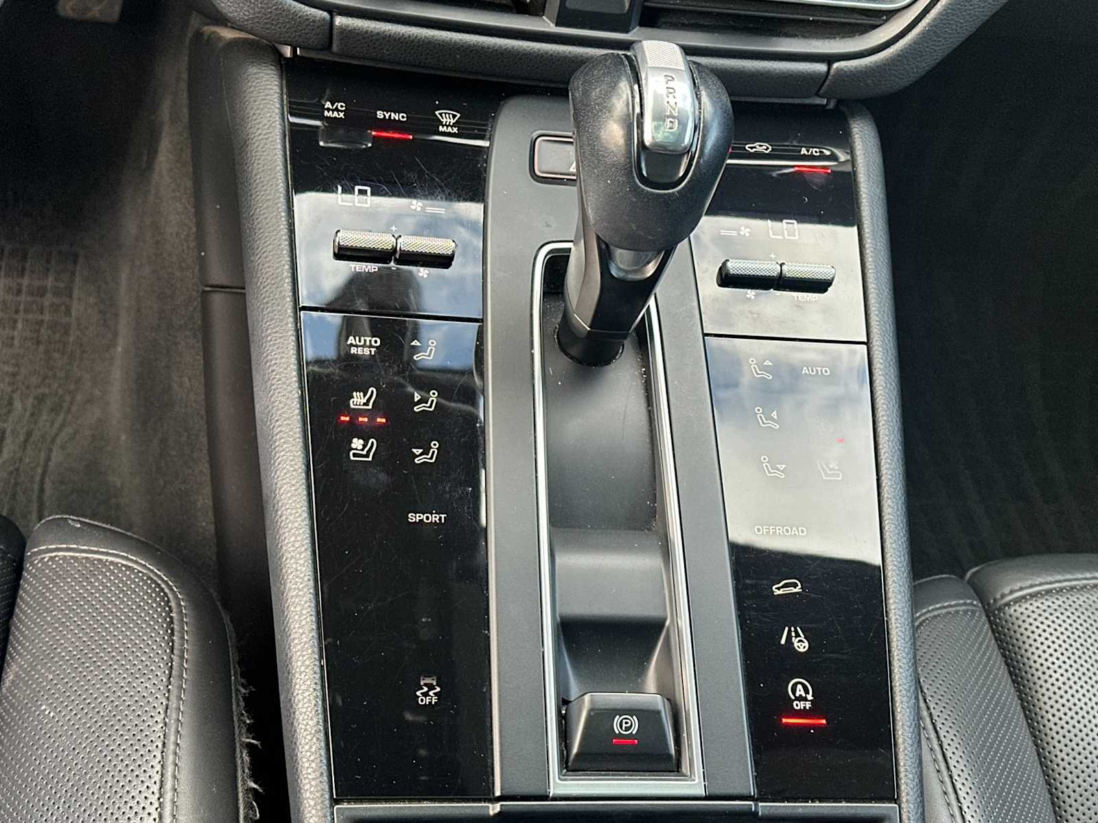 Thumbnail: 2022 Porsche Macan - 21