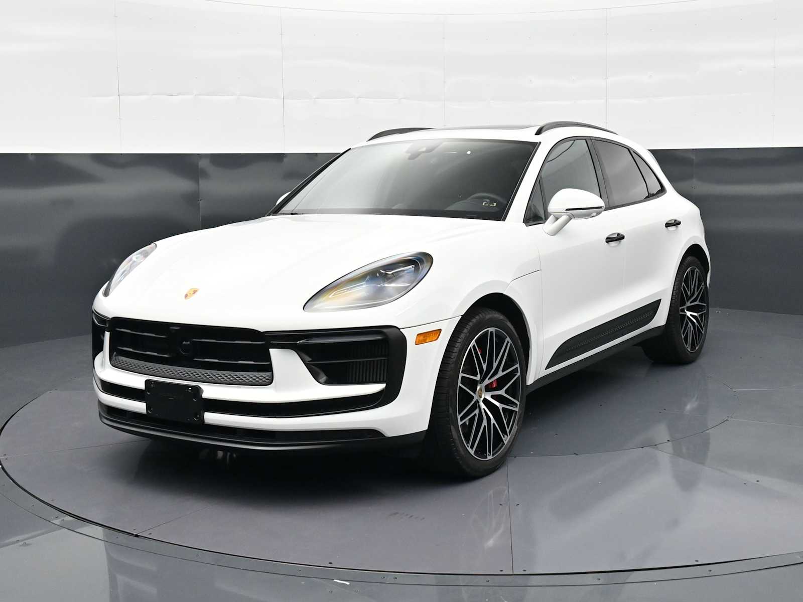 2023 Porsche Macan S's photo