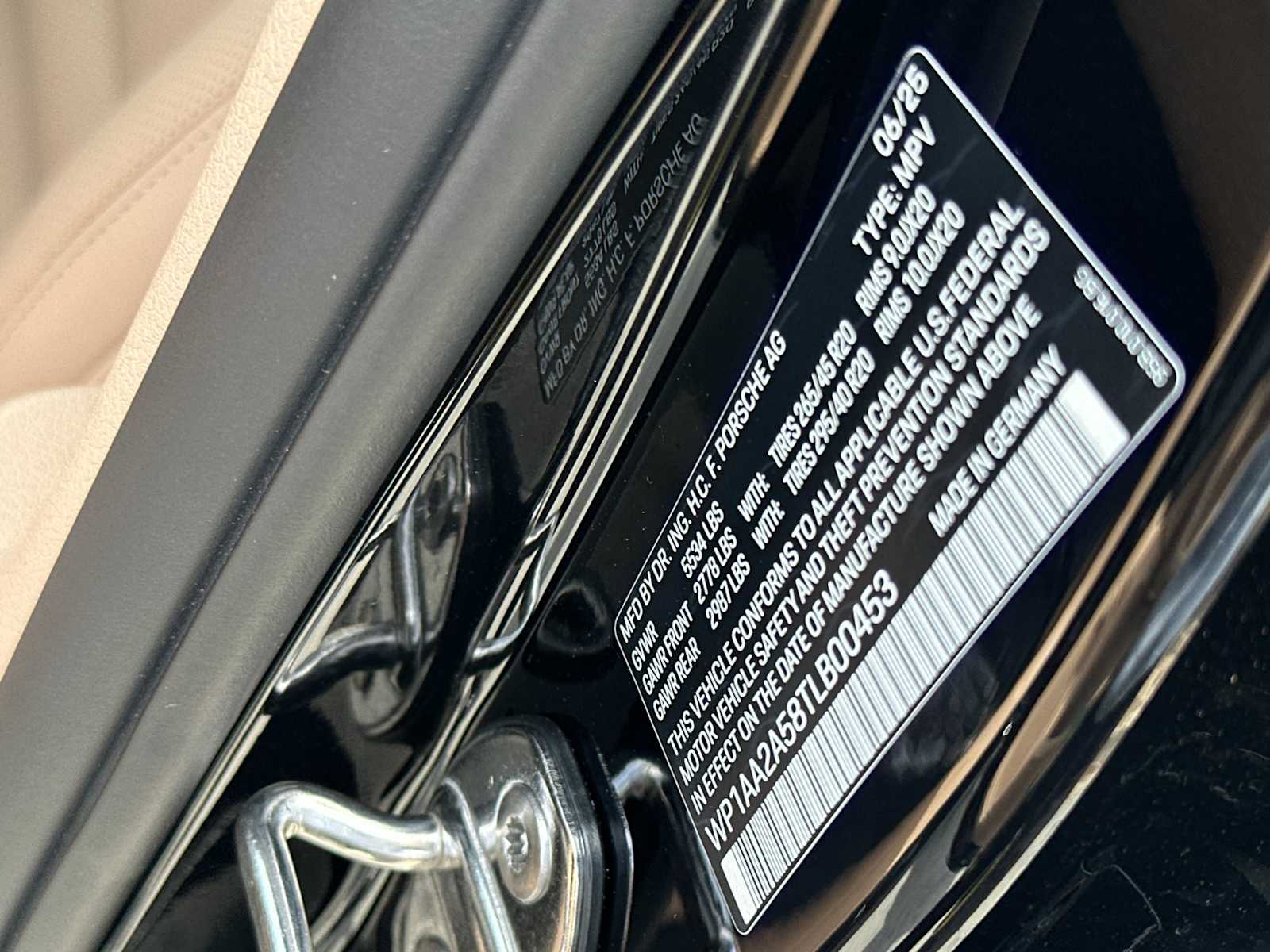 Thumbnail: 2026 Porsche Macan - 26