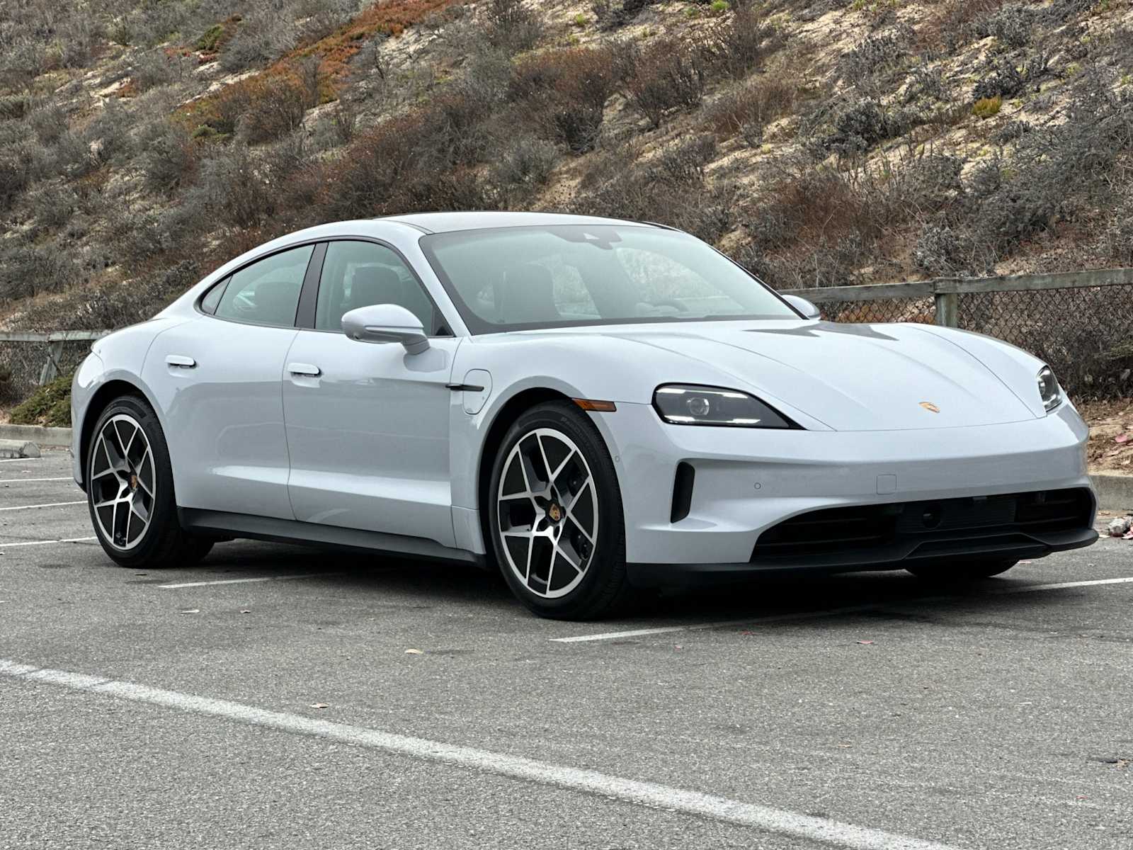 Thumbnail: 2025 Porsche Taycan - 10