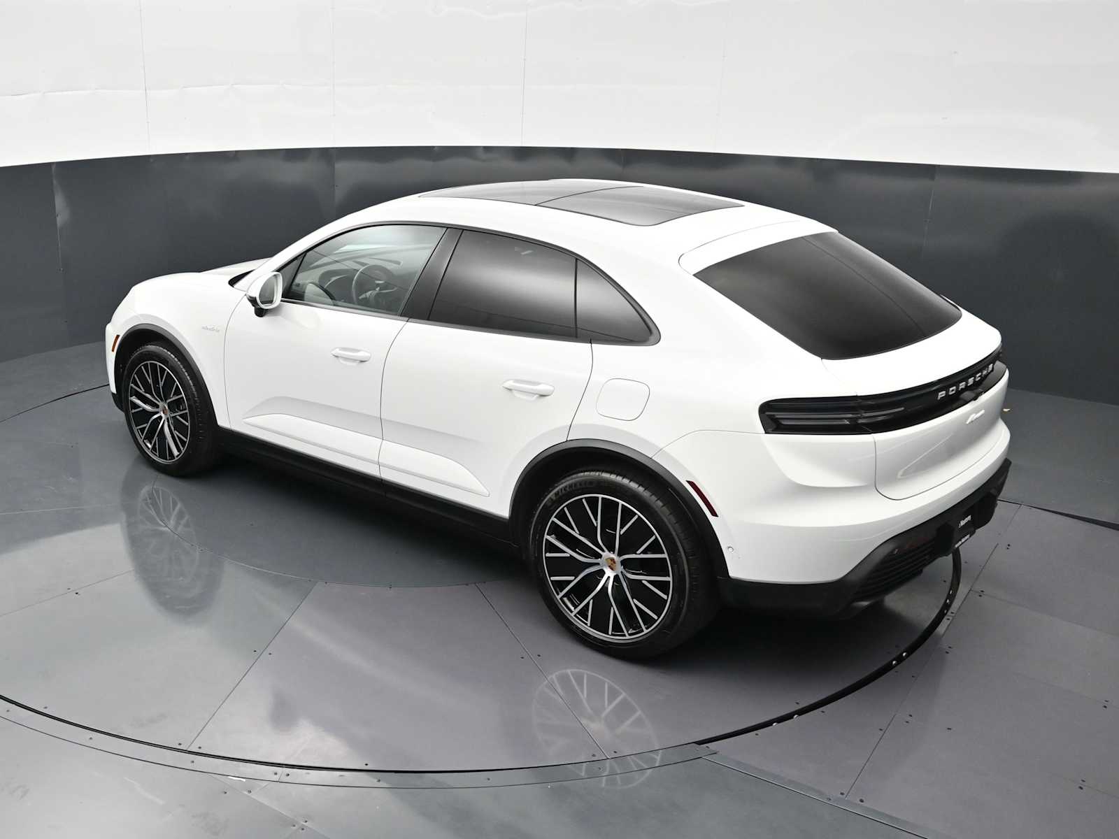 Thumbnail: 2025 Porsche Macan - 30