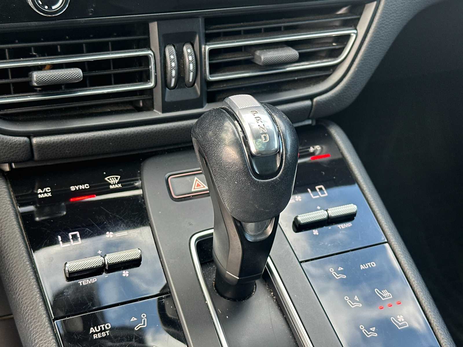 Thumbnail: 2022 Porsche Macan - 22