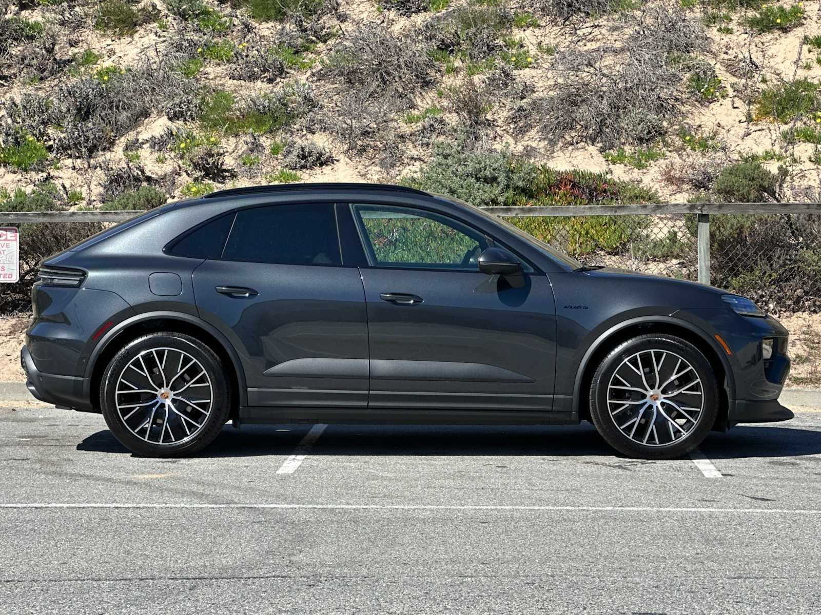 Thumbnail: 2026 Porsche Macan - 9