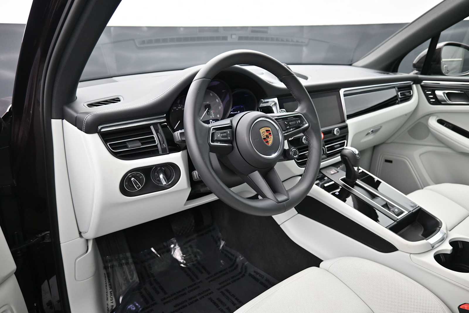 Thumbnail: 2026 Porsche Macan - 4
