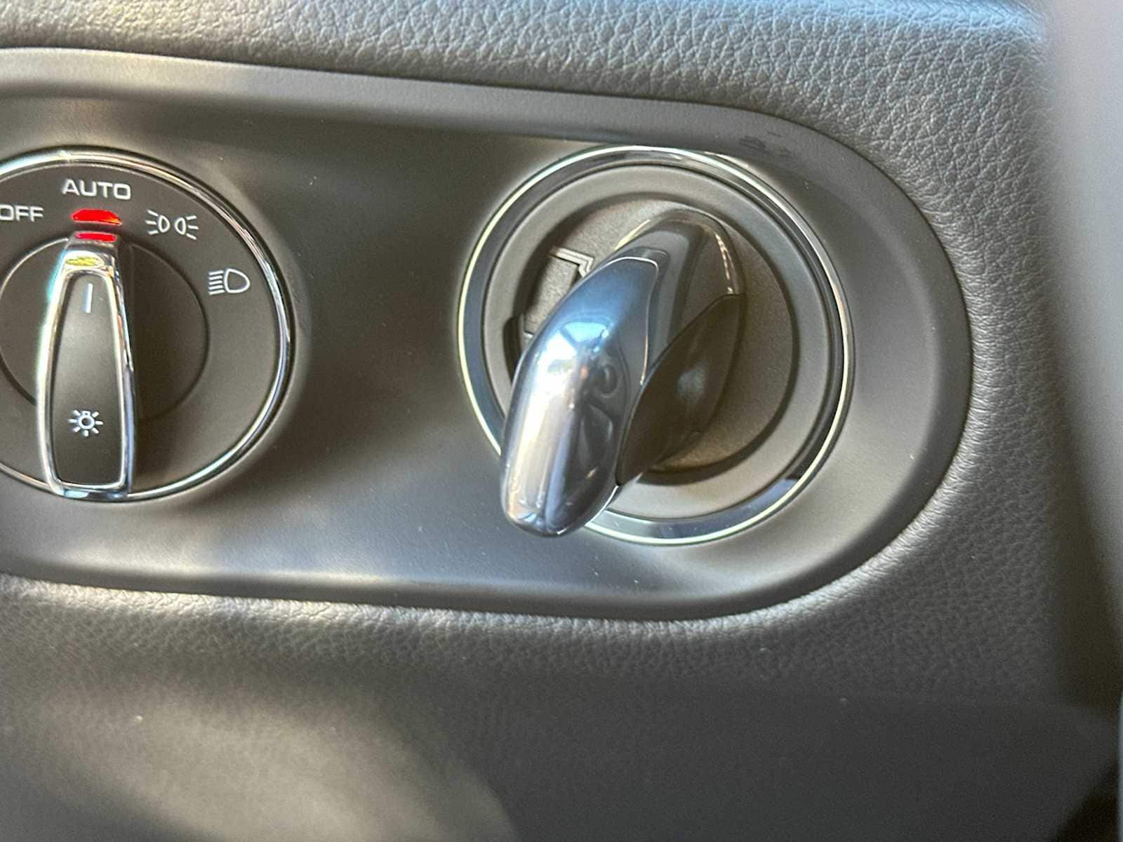 Thumbnail: 2026 Porsche Macan - 24