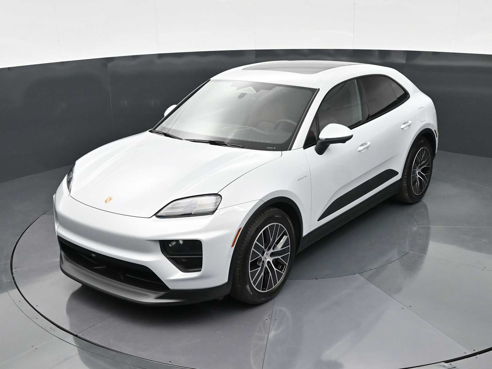 Thumbnail: 2026 Porsche Macan - 36