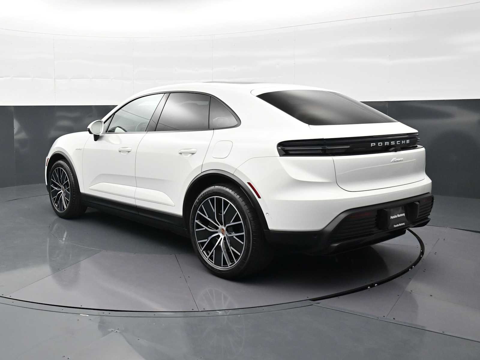 Thumbnail: 2025 Porsche Macan - 2