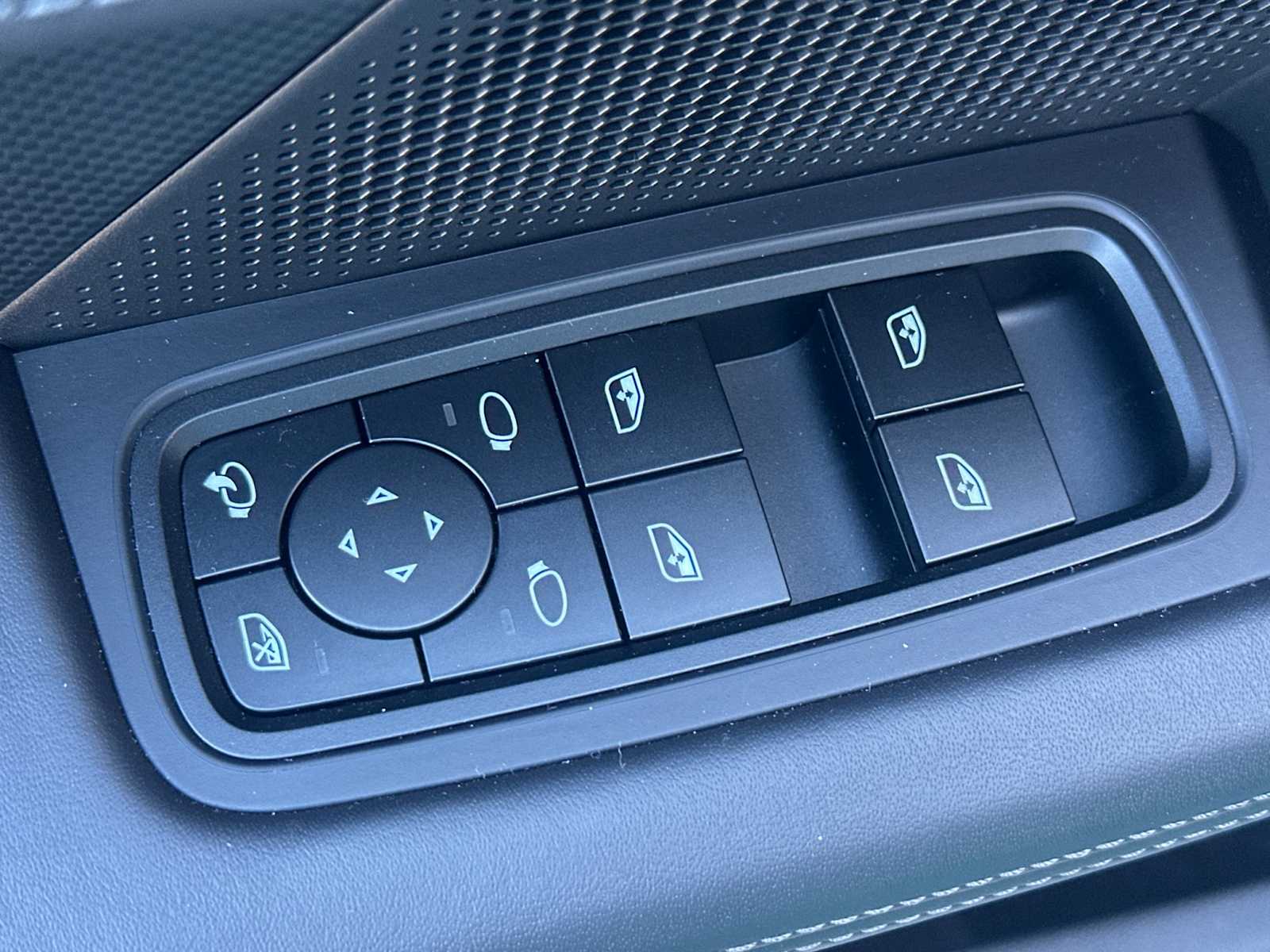 Thumbnail: 2024 Porsche Taycan - 13