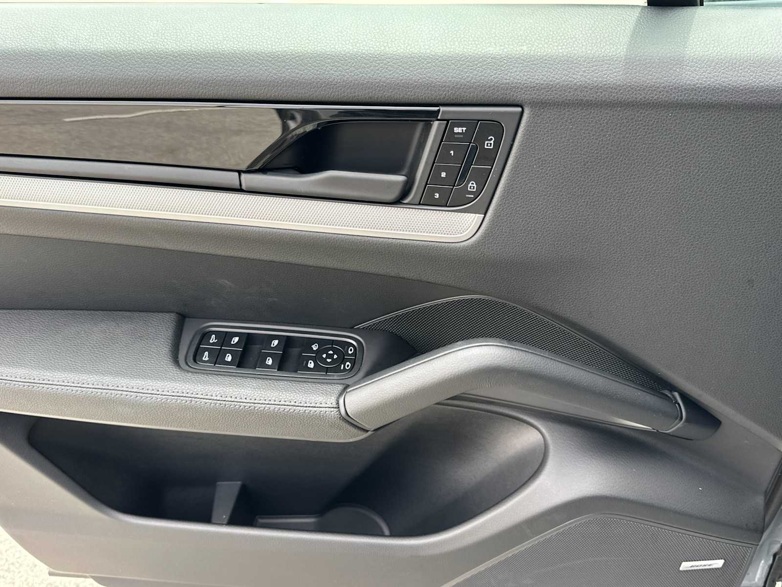 Thumbnail: 2025 Porsche Cayenne - 12