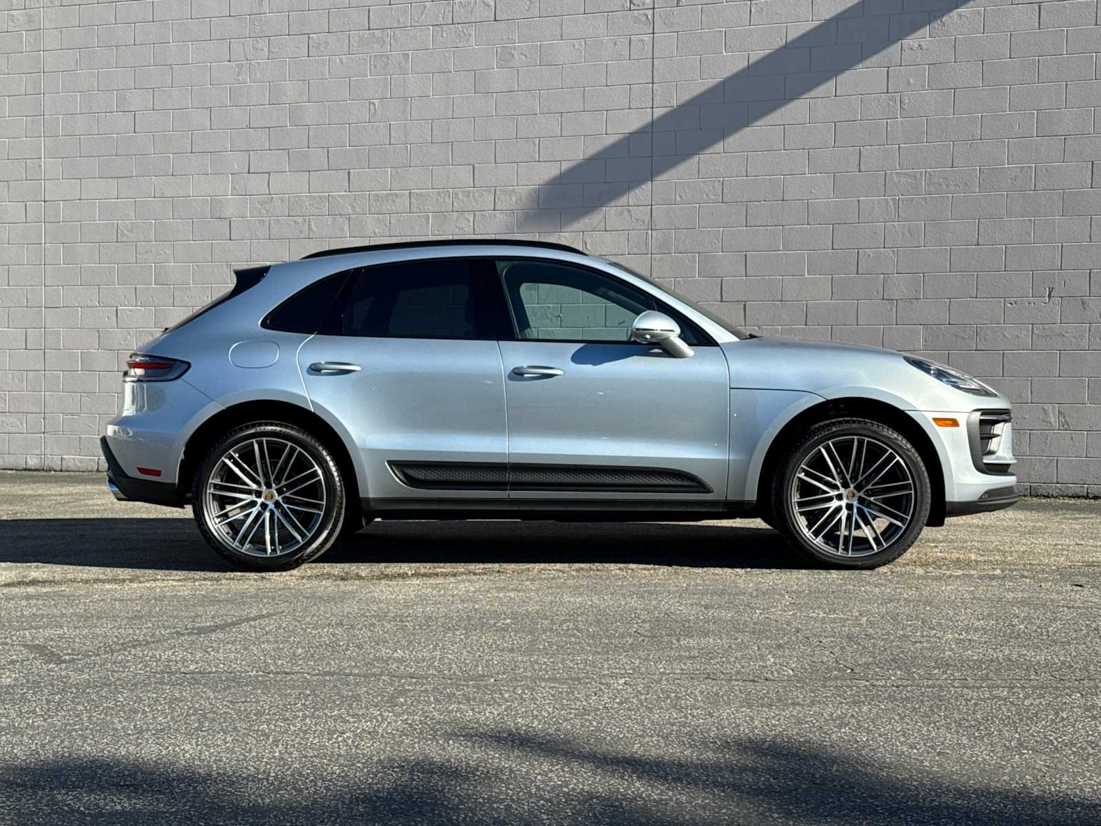Thumbnail: 2026 Porsche Macan - 9