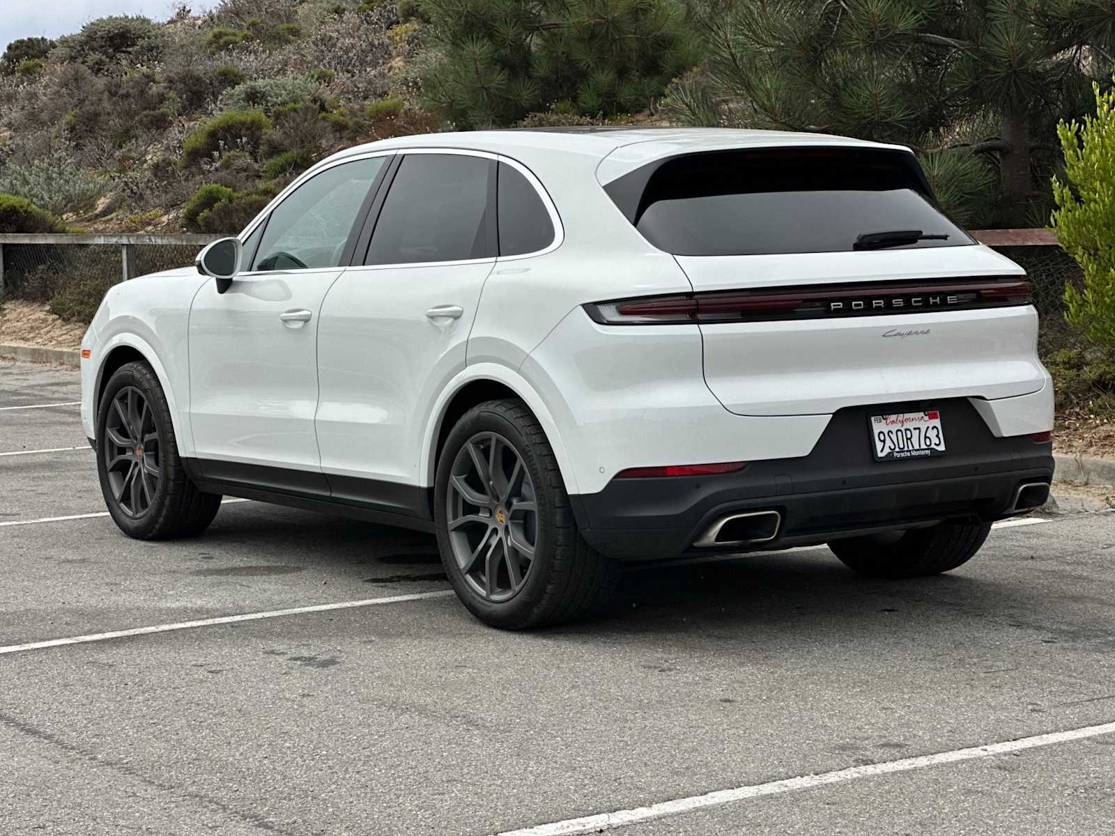 2025 Porsche Cayenne photo 2
