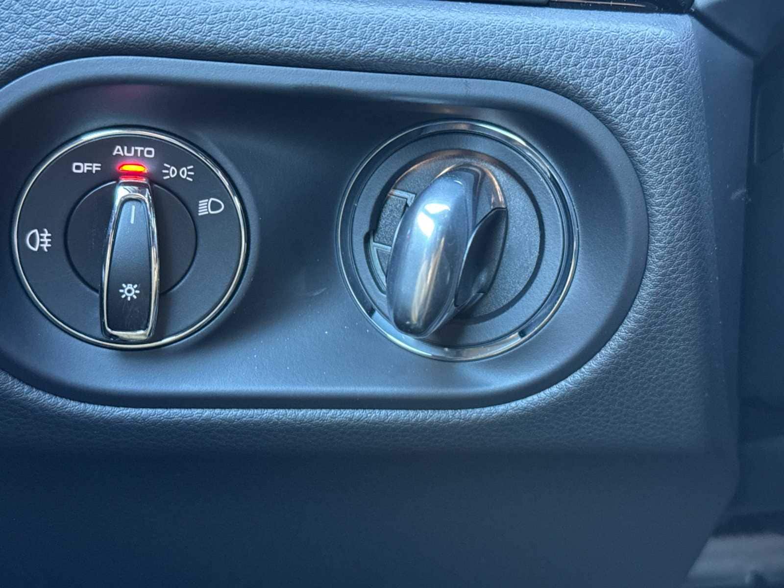 Thumbnail: 2026 Porsche Macan - 24