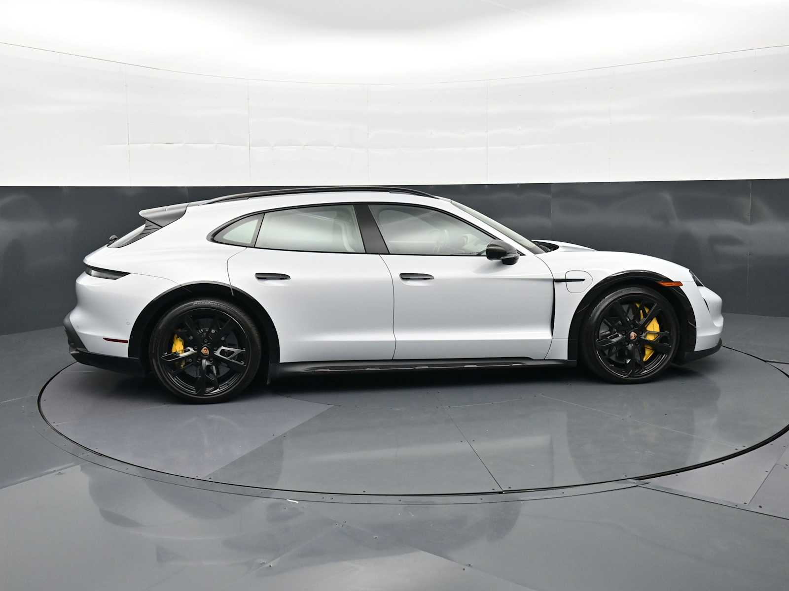 Thumbnail: 2023 Porsche Taycan - 30