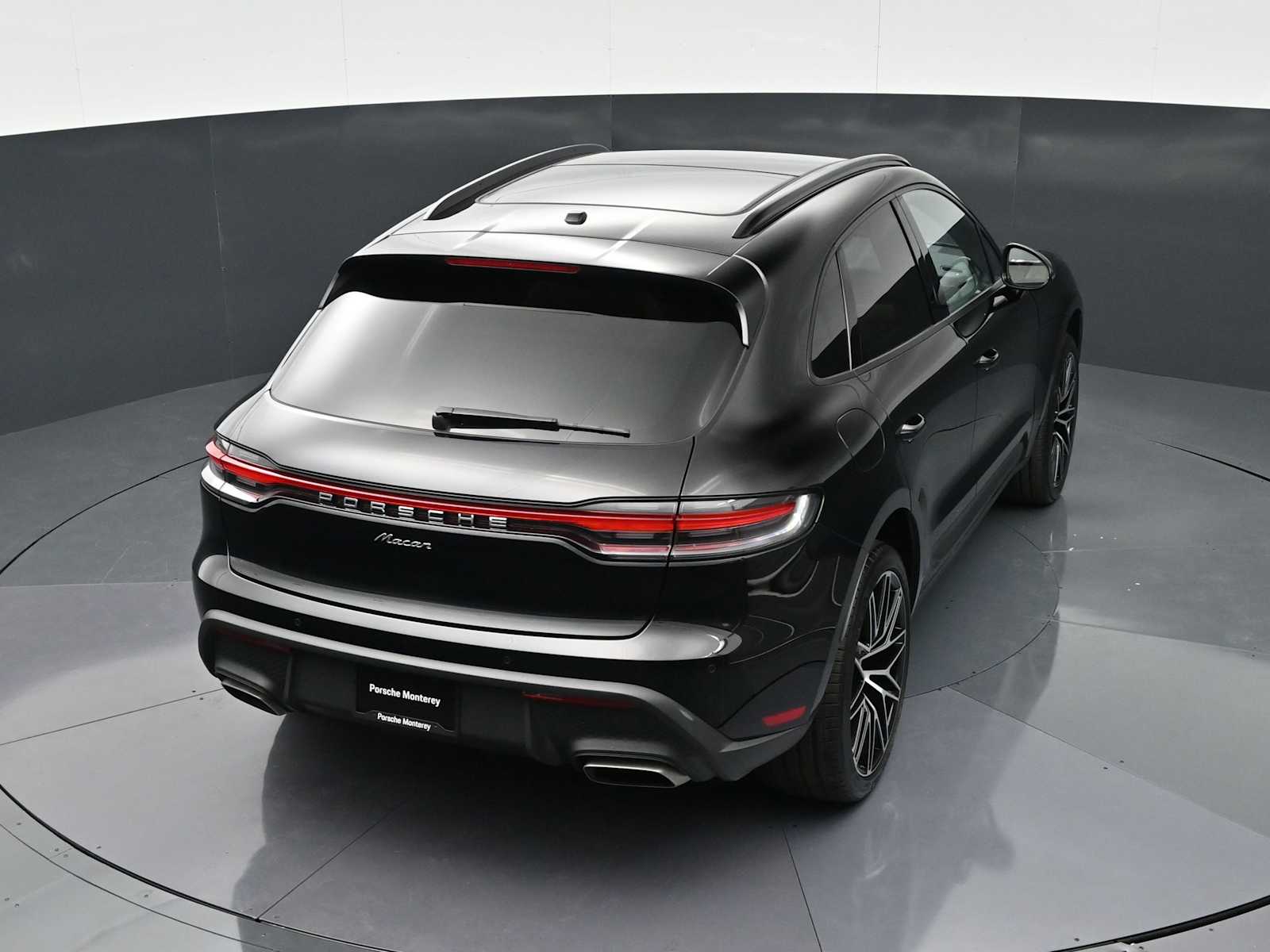 Thumbnail: 2025 Porsche Macan - 35