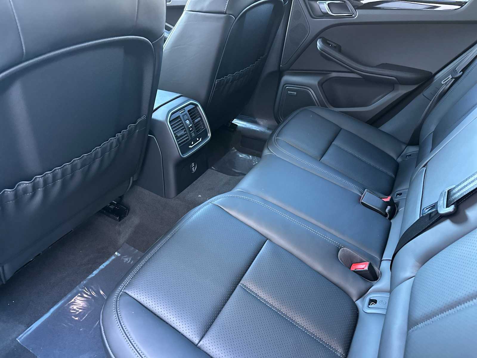 Thumbnail: 2026 Porsche Macan - 14