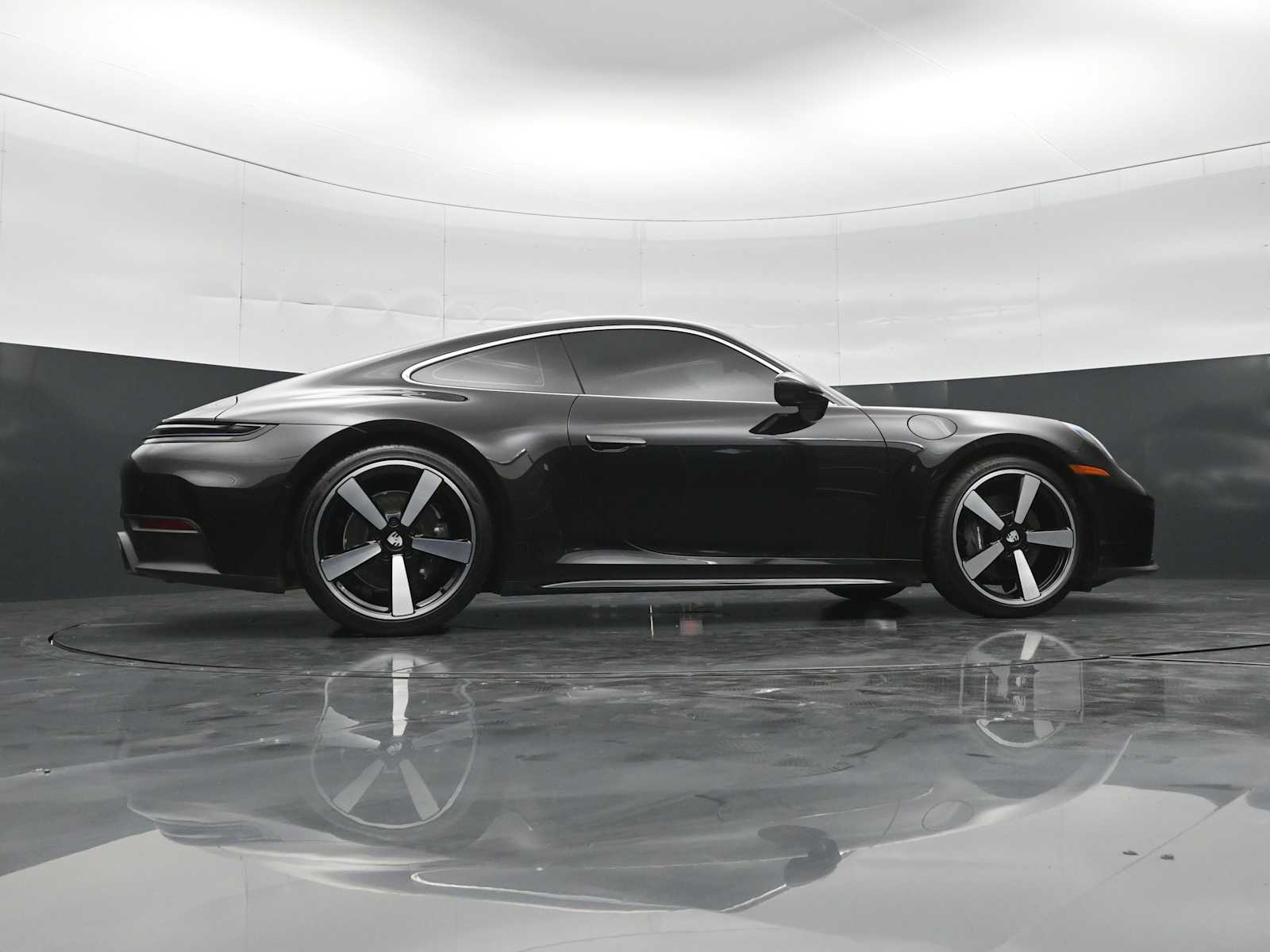 2025 Porsche 911 - Photo 40