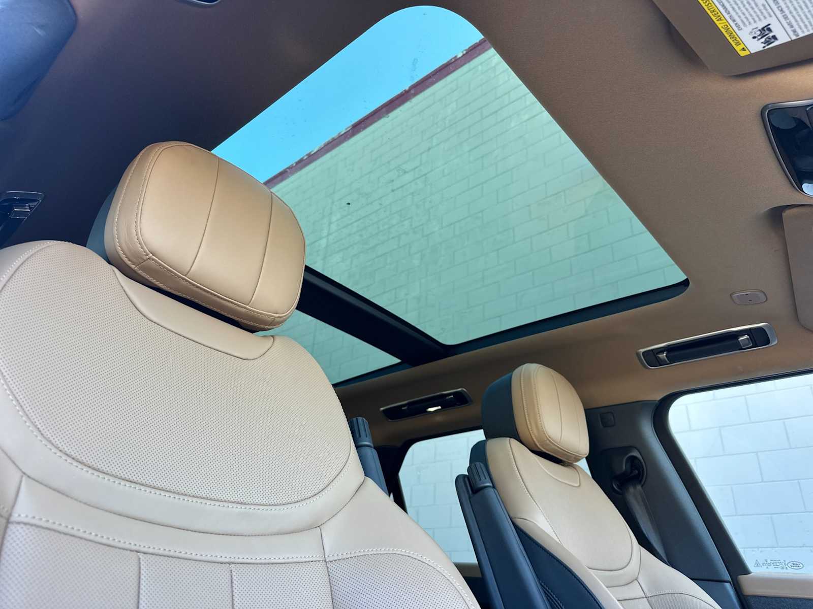 Thumbnail: 2023 Land Rover Range Rover Sport - 17