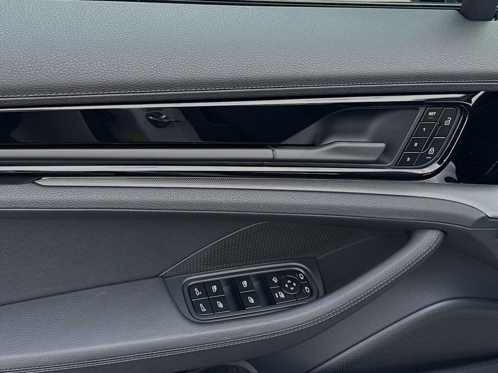 Thumbnail: 2025 Porsche Panamera - 12
