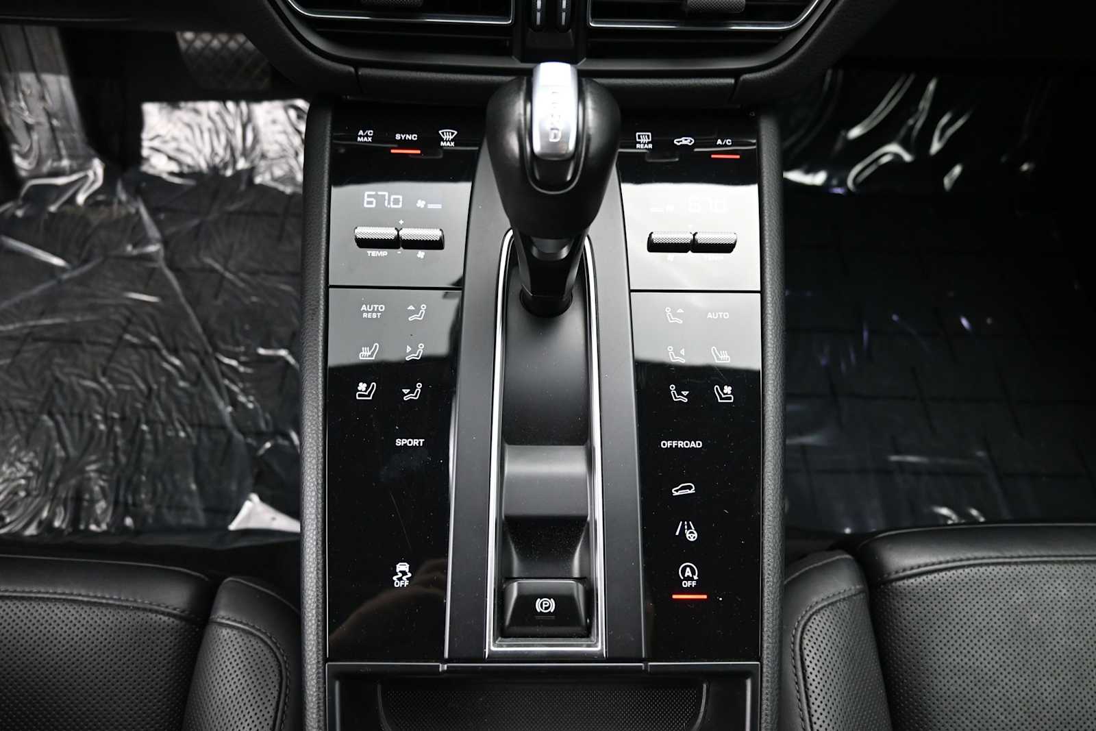 Thumbnail: 2024 Porsche Macan - 15