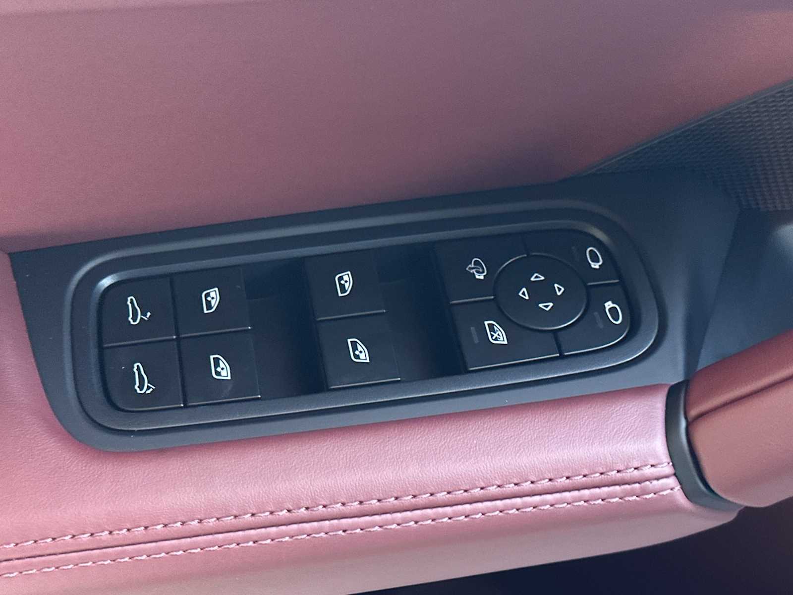 Thumbnail: 2025 Porsche Cayenne - 13