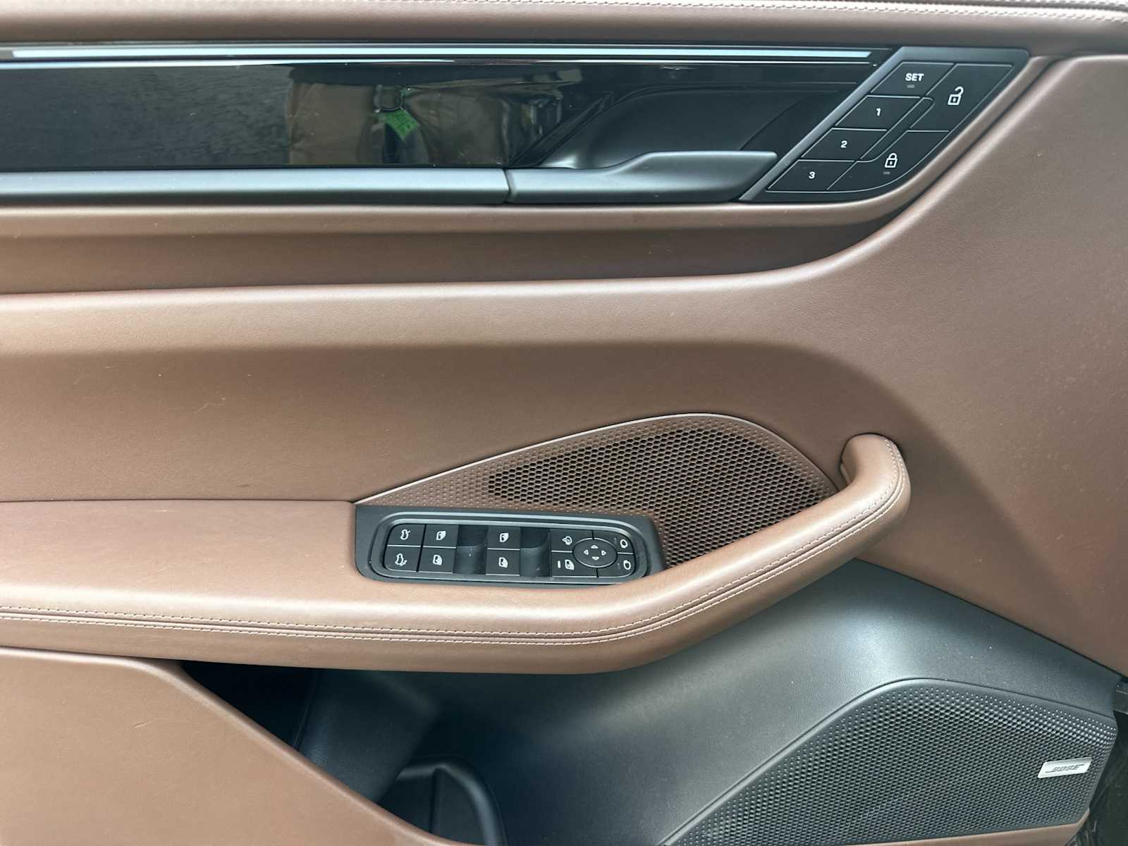 Thumbnail: 2025 Porsche Macan - 12