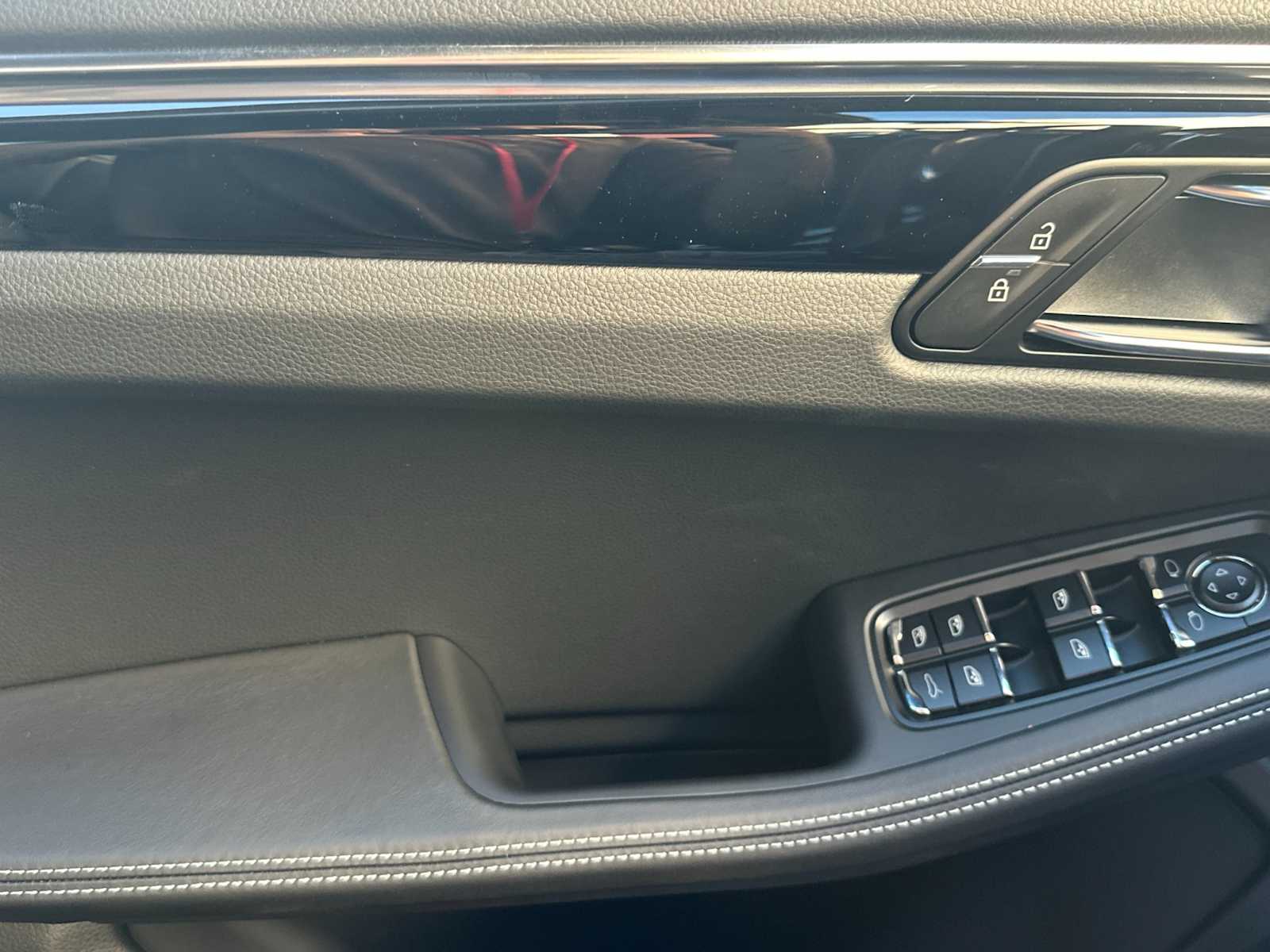 Thumbnail: 2026 Porsche Macan - 12