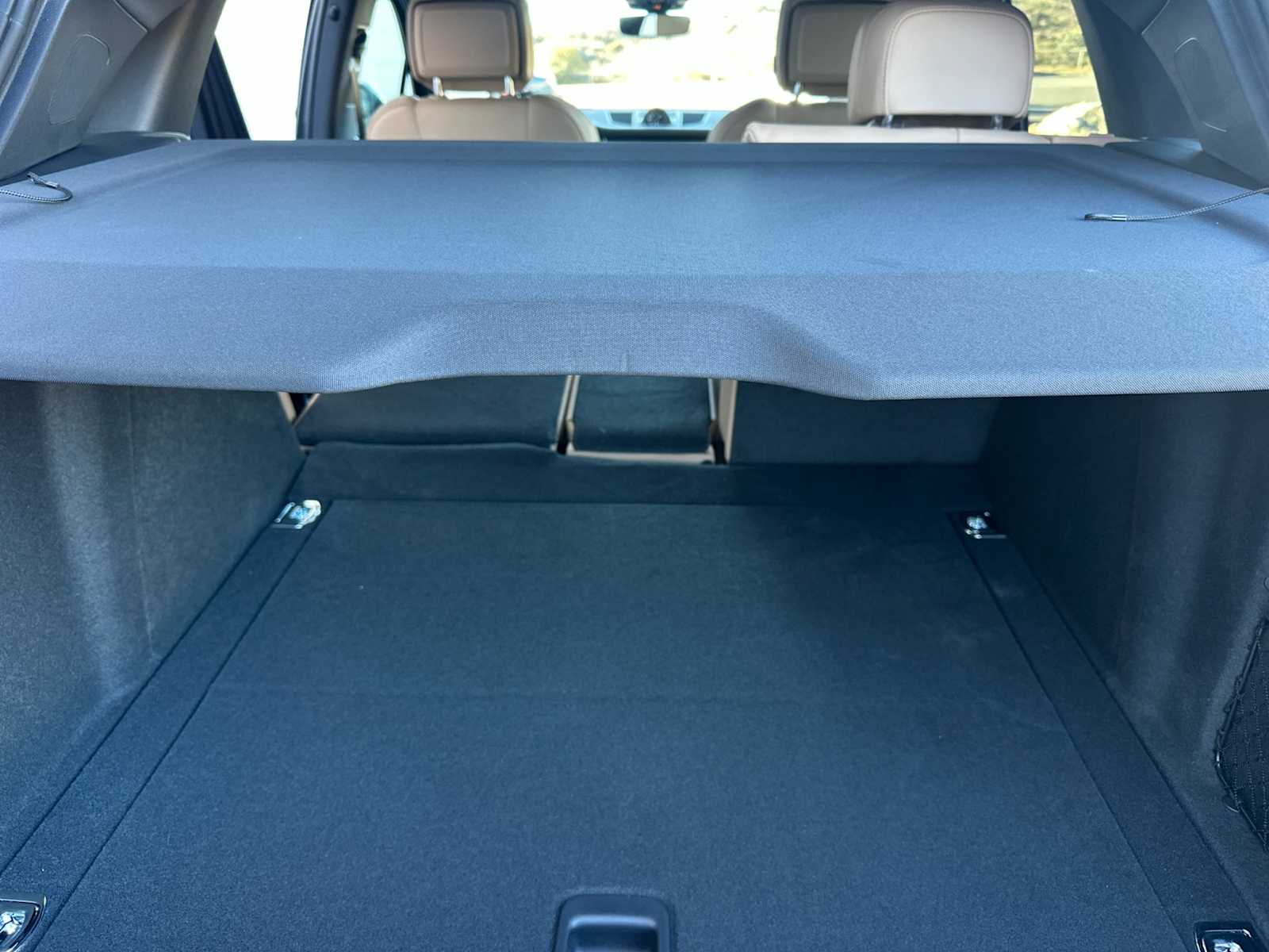 Thumbnail: 2026 Porsche Macan - 17