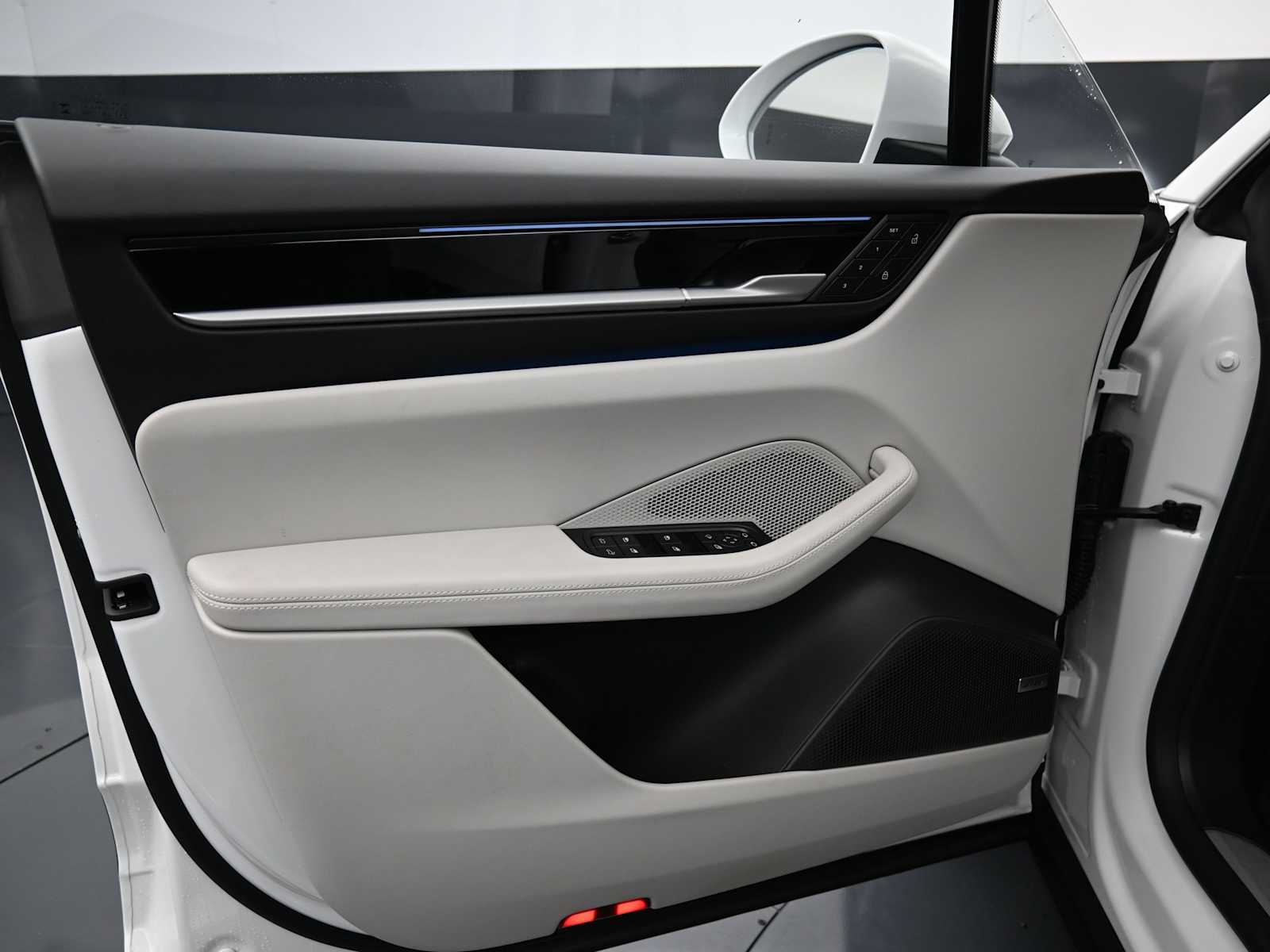 Thumbnail: 2025 Porsche Macan - 7