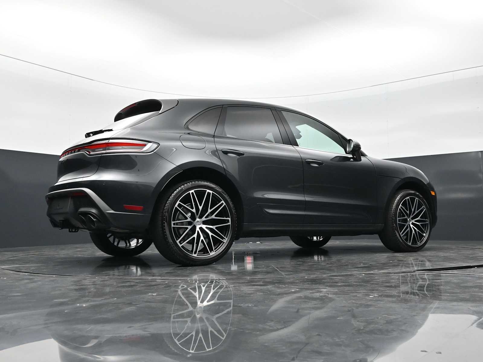 Thumbnail: 2025 Porsche Macan - 43