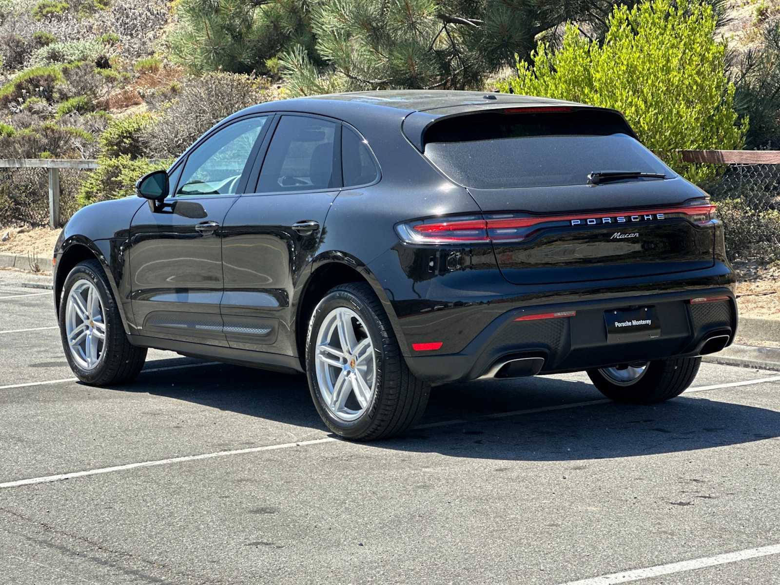2025 Porsche Macan T photo 3