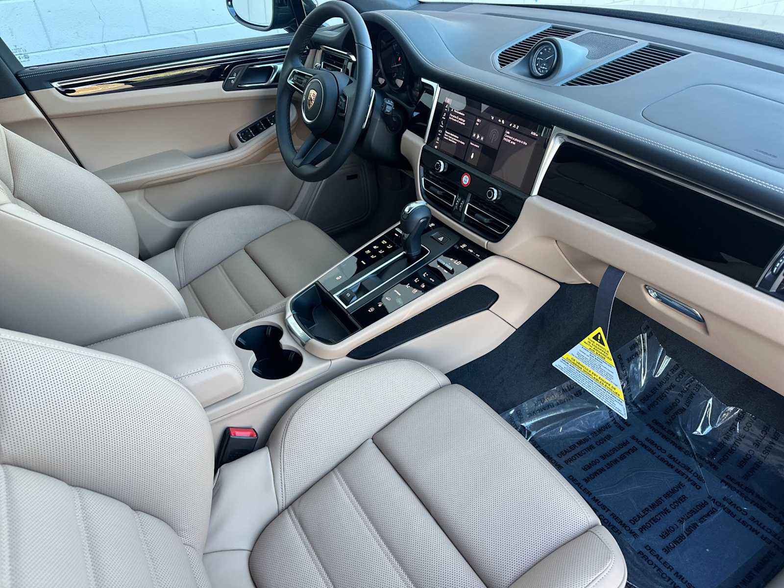 Thumbnail: 2026 Porsche Macan - 18