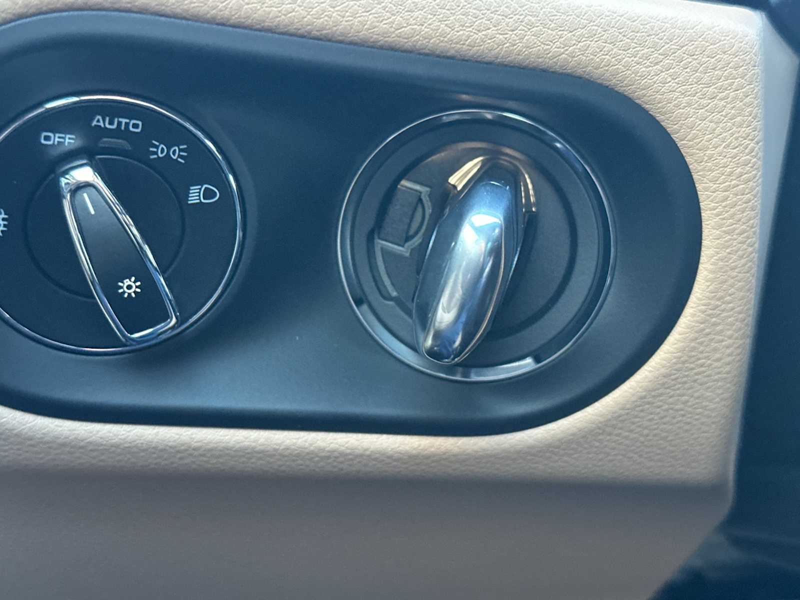 Thumbnail: 2026 Porsche Macan - 24